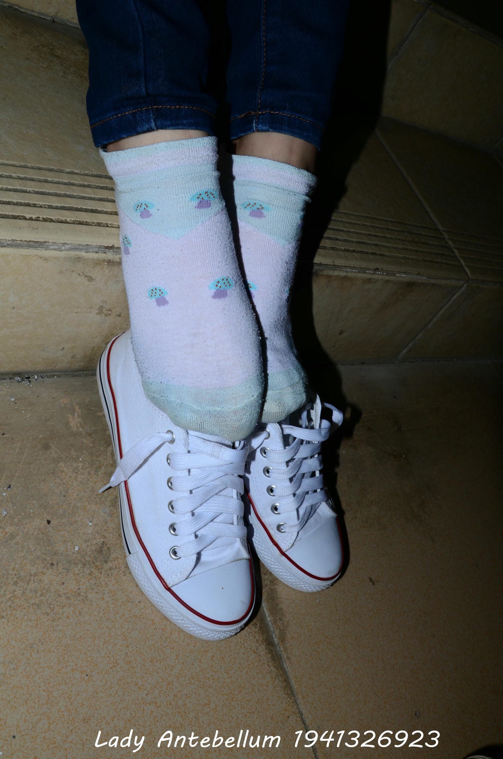 [战前女神] 恋足美腿棉袜女神级摄影套图 129 [80P+147M]_第4集