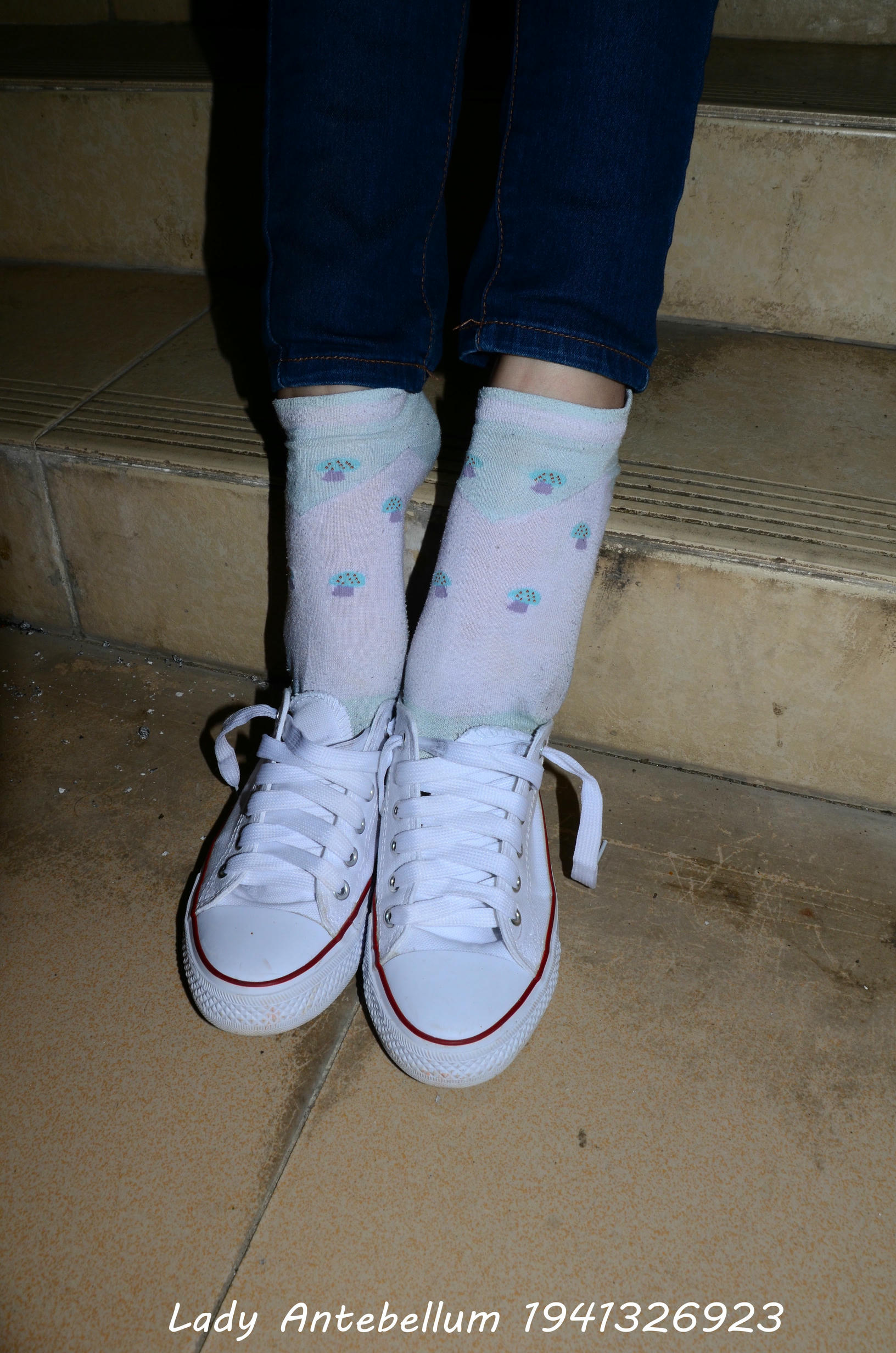 [战前女神] 恋足美腿棉袜女神级摄影套图 129 [80P+147M]_第4集