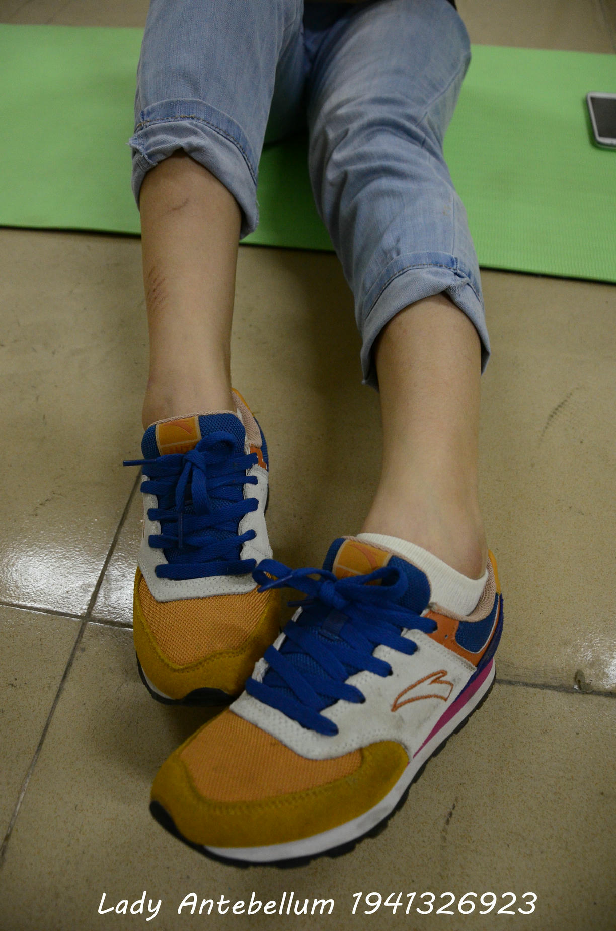 [战前女神] 恋足美腿棉袜女神级摄影套图 130 [56P+64M]_第1集