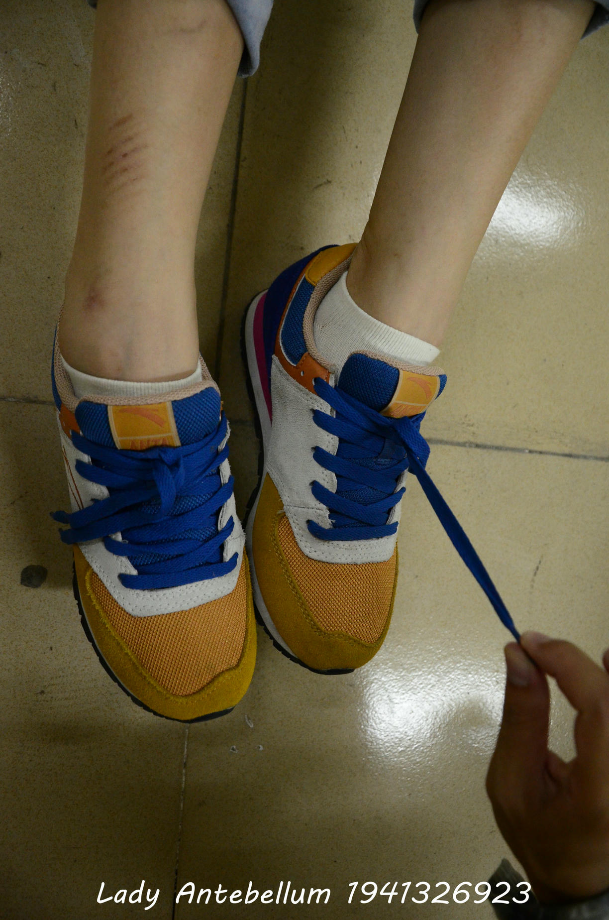 [战前女神] 恋足美腿棉袜女神级摄影套图 130 [56P+64M]_第1集