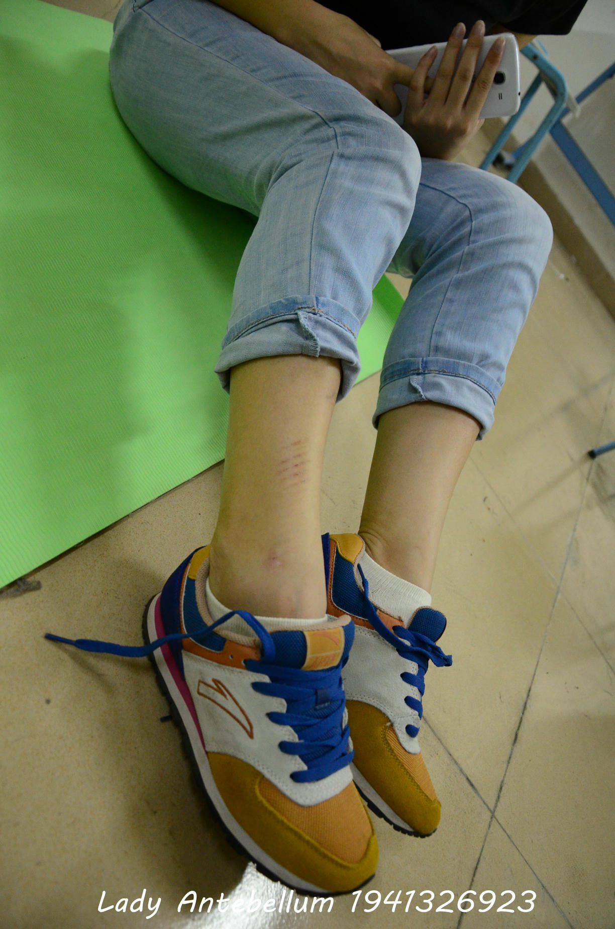 [战前女神] 恋足美腿棉袜女神级摄影套图 130 [56P+64M]_第1集