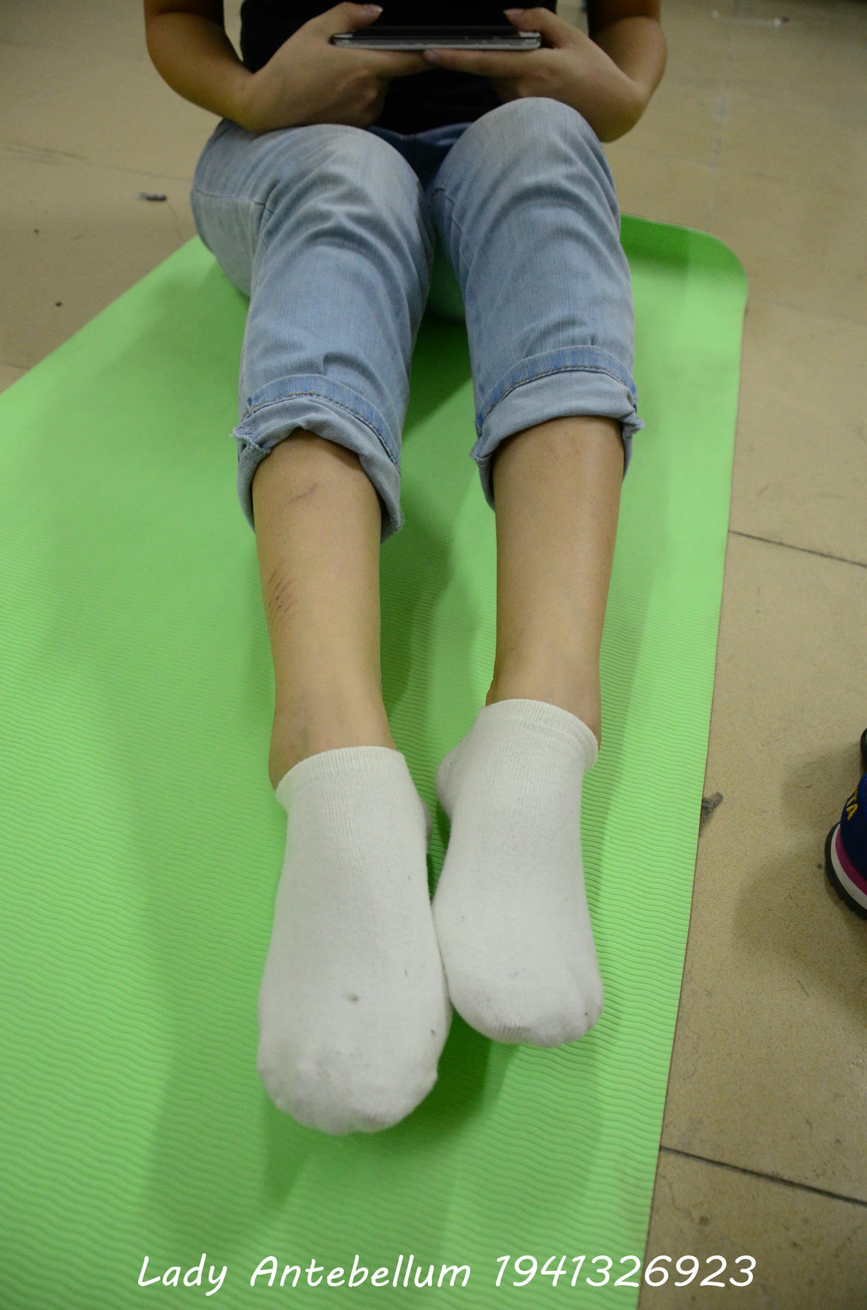 [战前女神] 恋足美腿棉袜女神级摄影套图 130 [56P+64M]_第2集