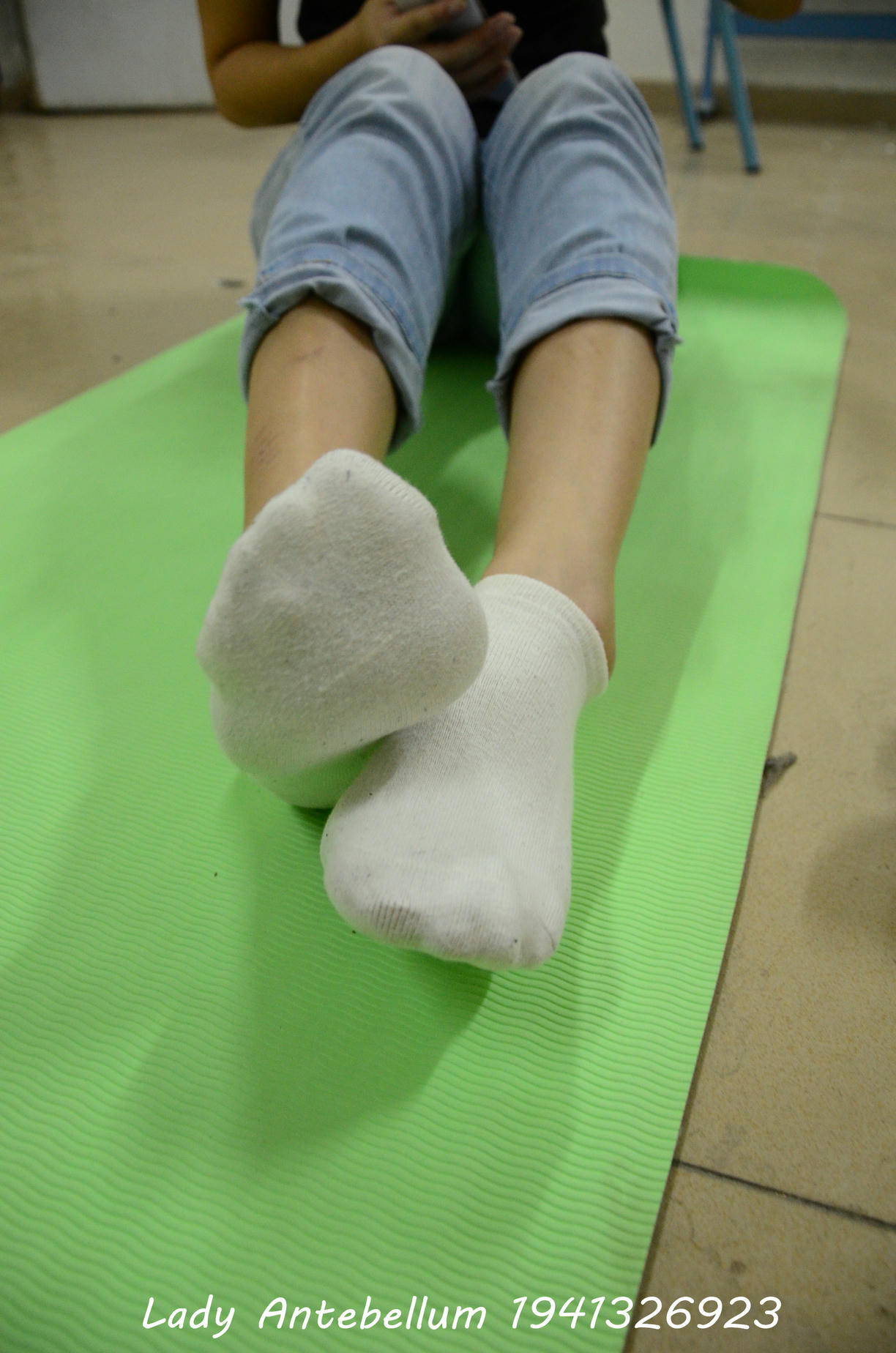 [战前女神] 恋足美腿棉袜女神级摄影套图 130 [56P+64M]_第2集