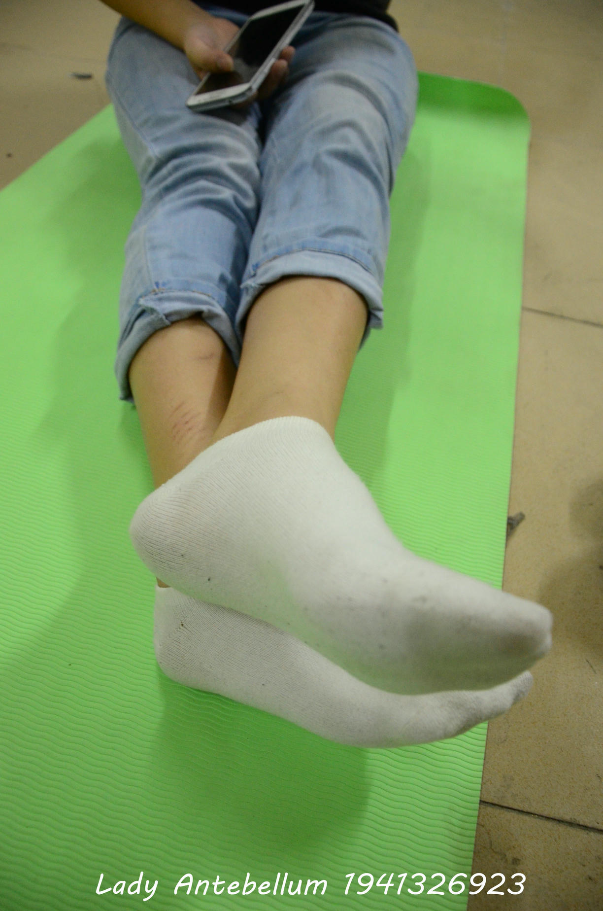 [战前女神] 恋足美腿棉袜女神级摄影套图 130 [56P+64M]_第2集