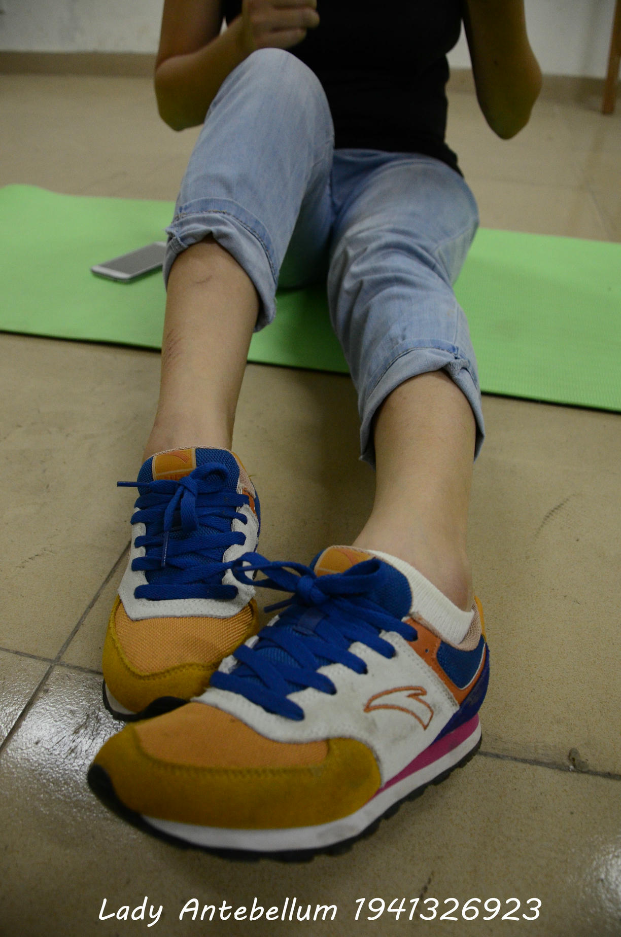 [战前女神] 恋足美腿棉袜女神级摄影套图 130 [56P+64M]_第1集