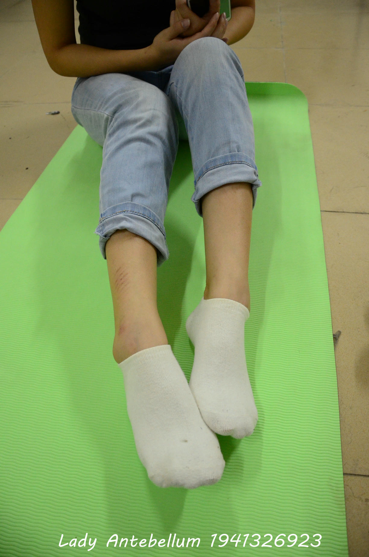 [战前女神] 恋足美腿棉袜女神级摄影套图 130 [56P+64M]_第2集