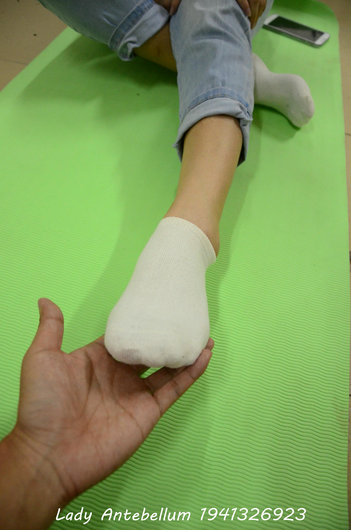 [战前女神] 恋足美腿棉袜女神级摄影套图 130 [56P+64M]_第3集