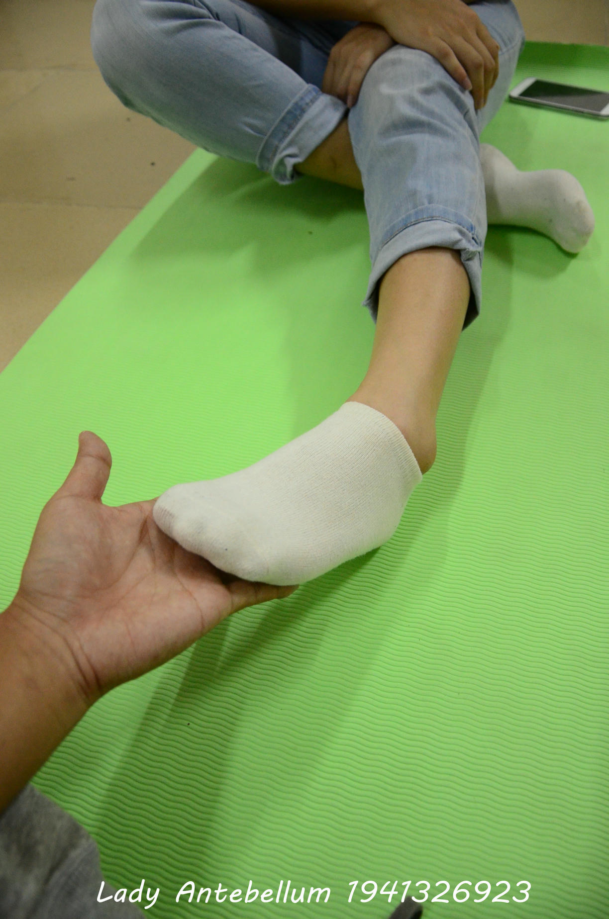 [战前女神] 恋足美腿棉袜女神级摄影套图 130 [56P+64M]_第3集