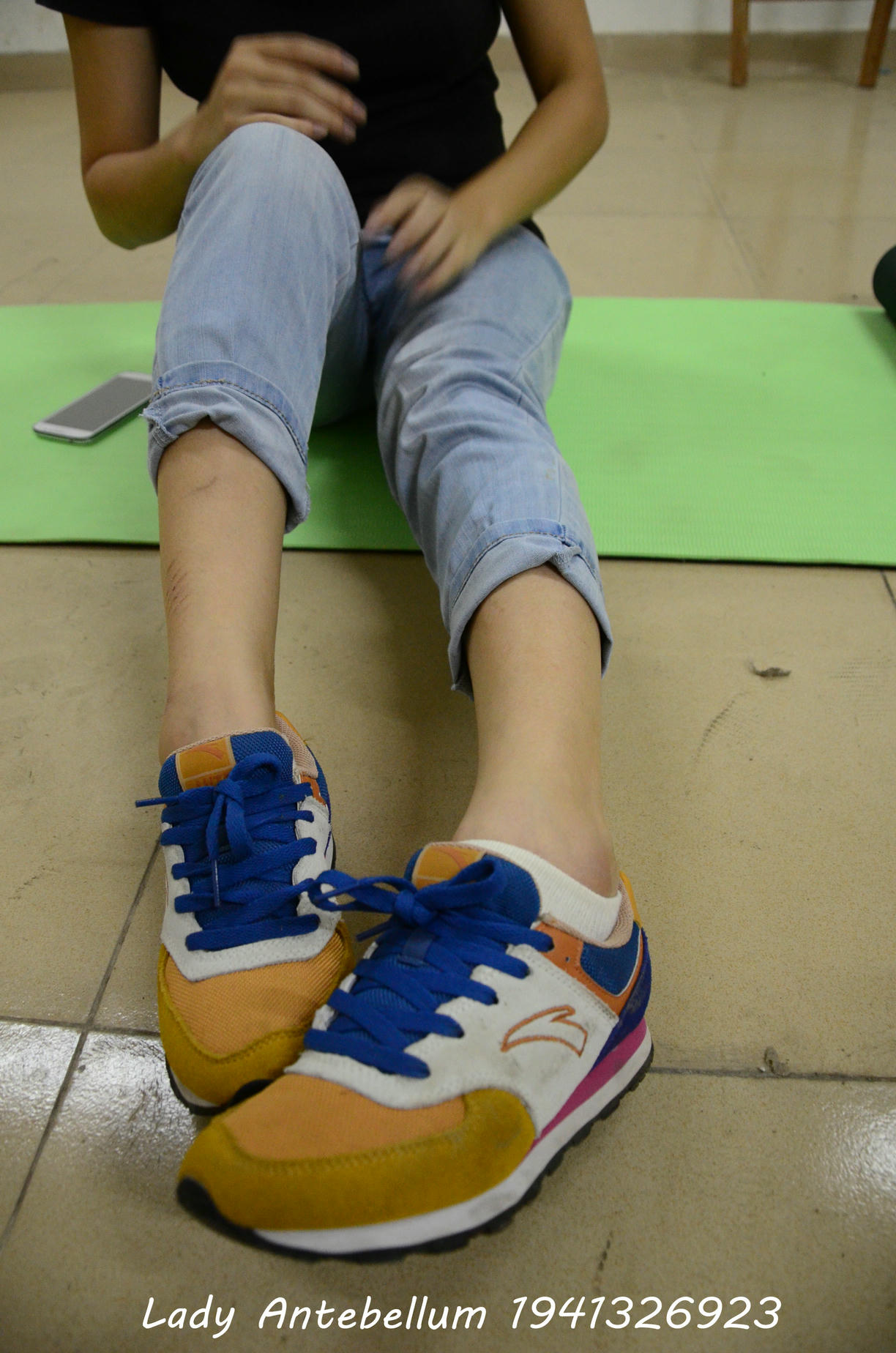 [战前女神] 恋足美腿棉袜女神级摄影套图 130 [56P+64M]_第1集