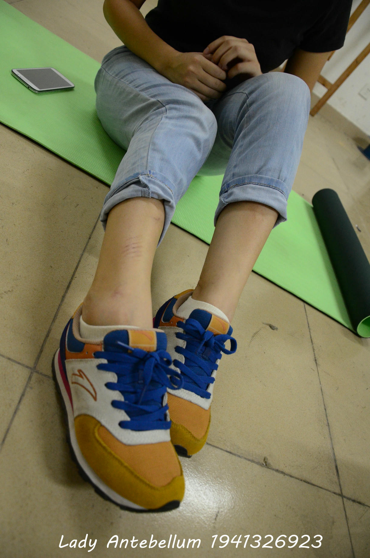 [战前女神] 恋足美腿棉袜女神级摄影套图 130 [56P+64M]_第1集