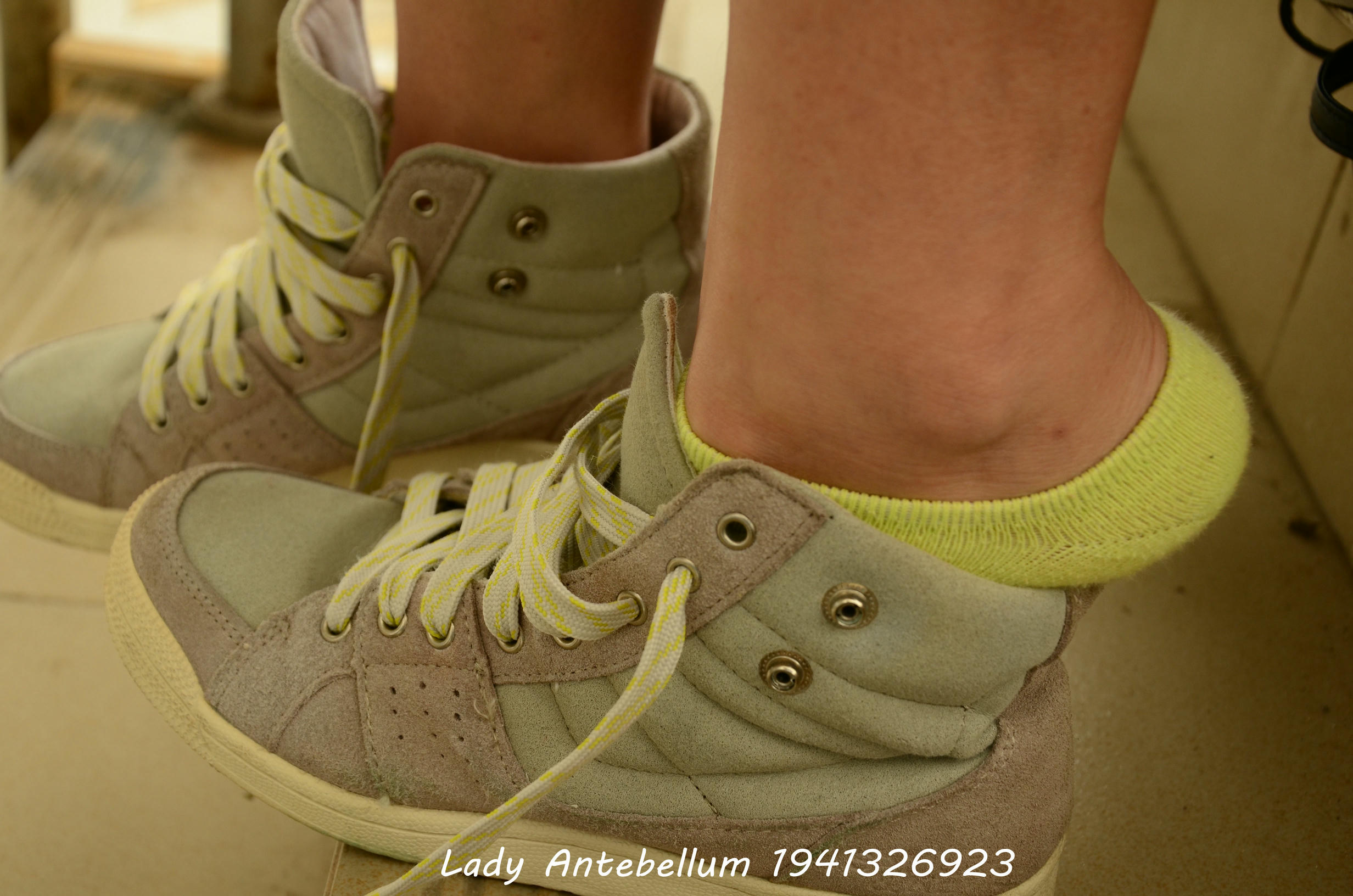 [战前女神] 恋足美腿棉袜女神级摄影套图 013 [134P-198MB]_第6集