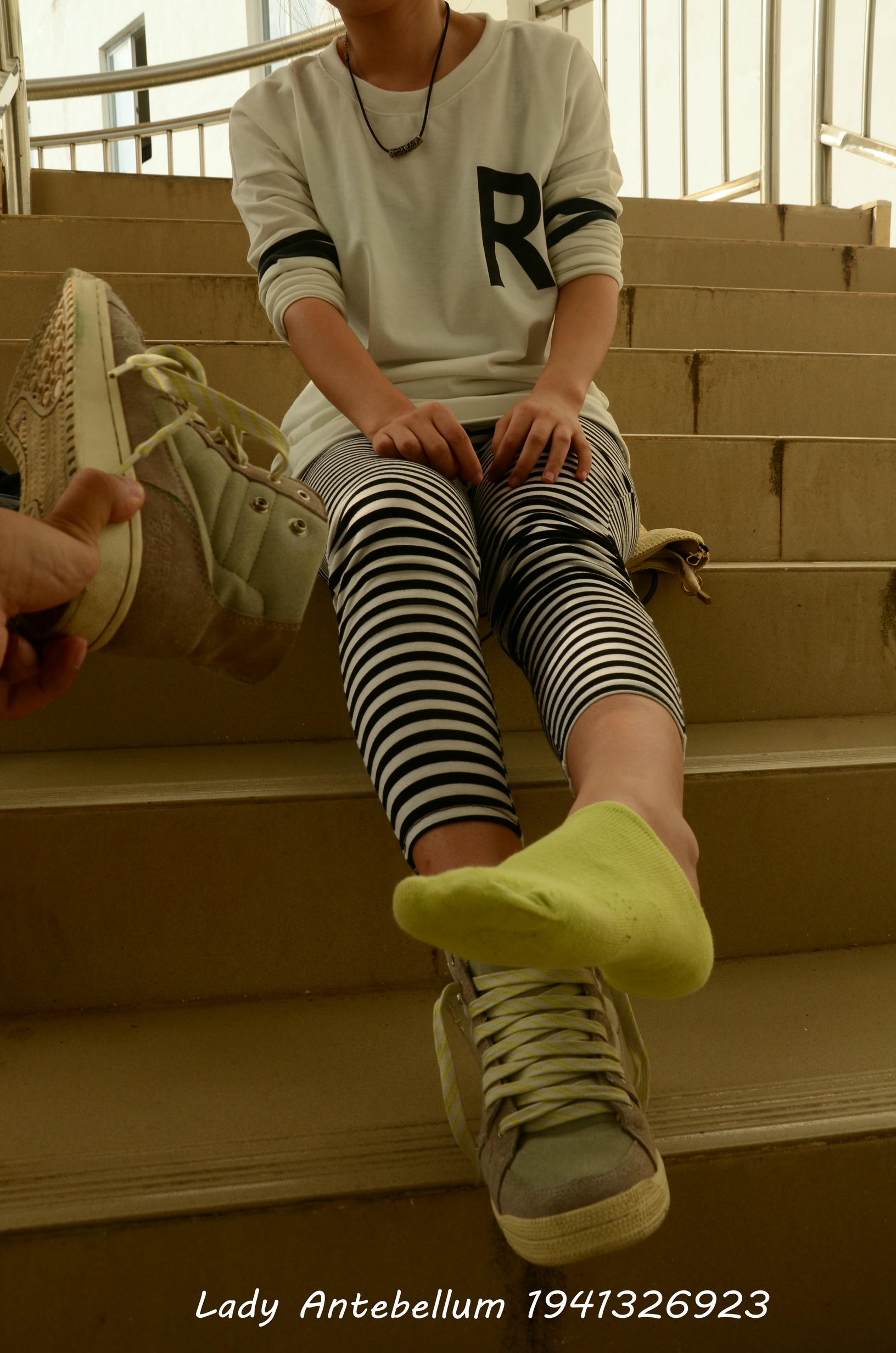 [战前女神] 恋足美腿棉袜女神级摄影套图 013 [134P-198MB]_第2集