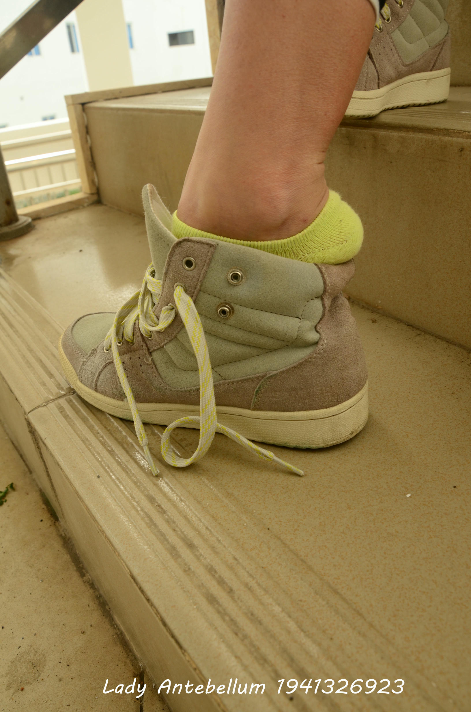 [战前女神] 恋足美腿棉袜女神级摄影套图 013 [134P-198MB]_第2集