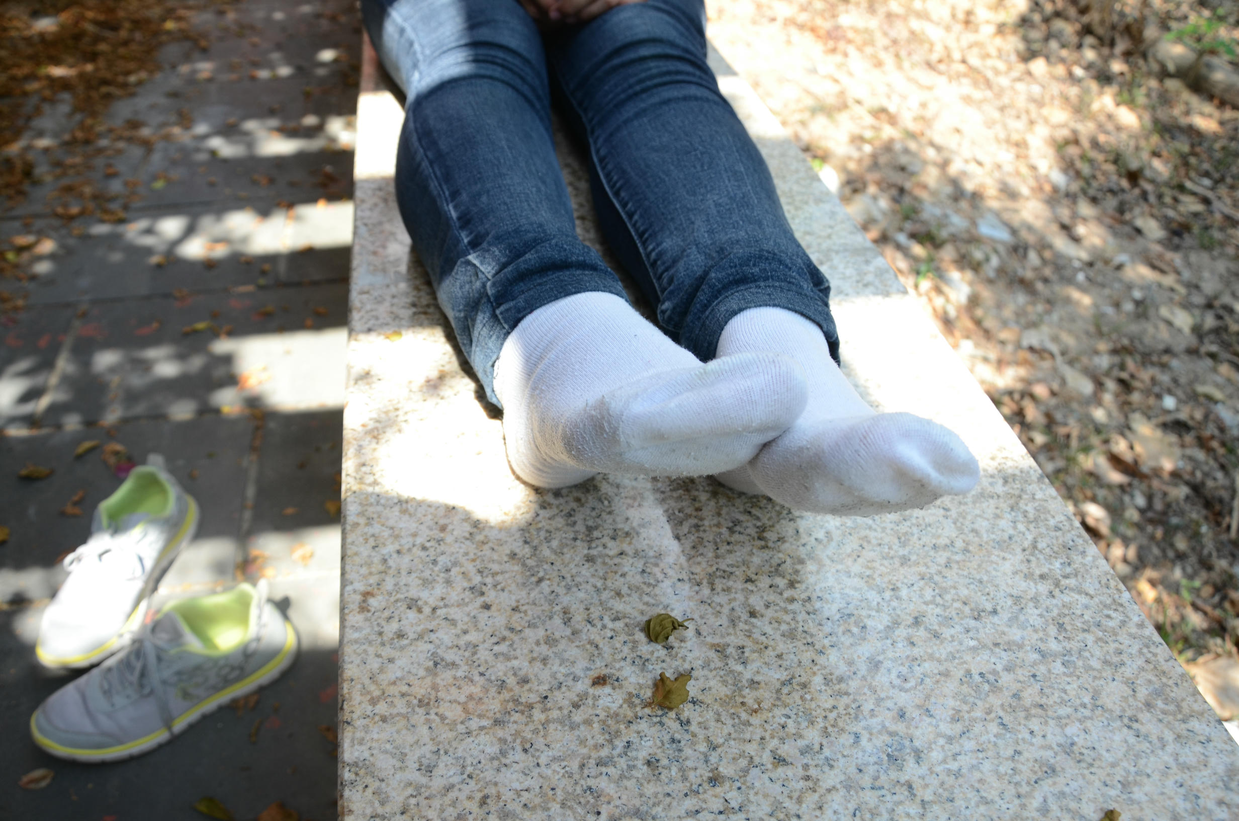 [战前女神] 恋足美腿棉袜女神级摄影套图 133 [41P+240M]_第1集