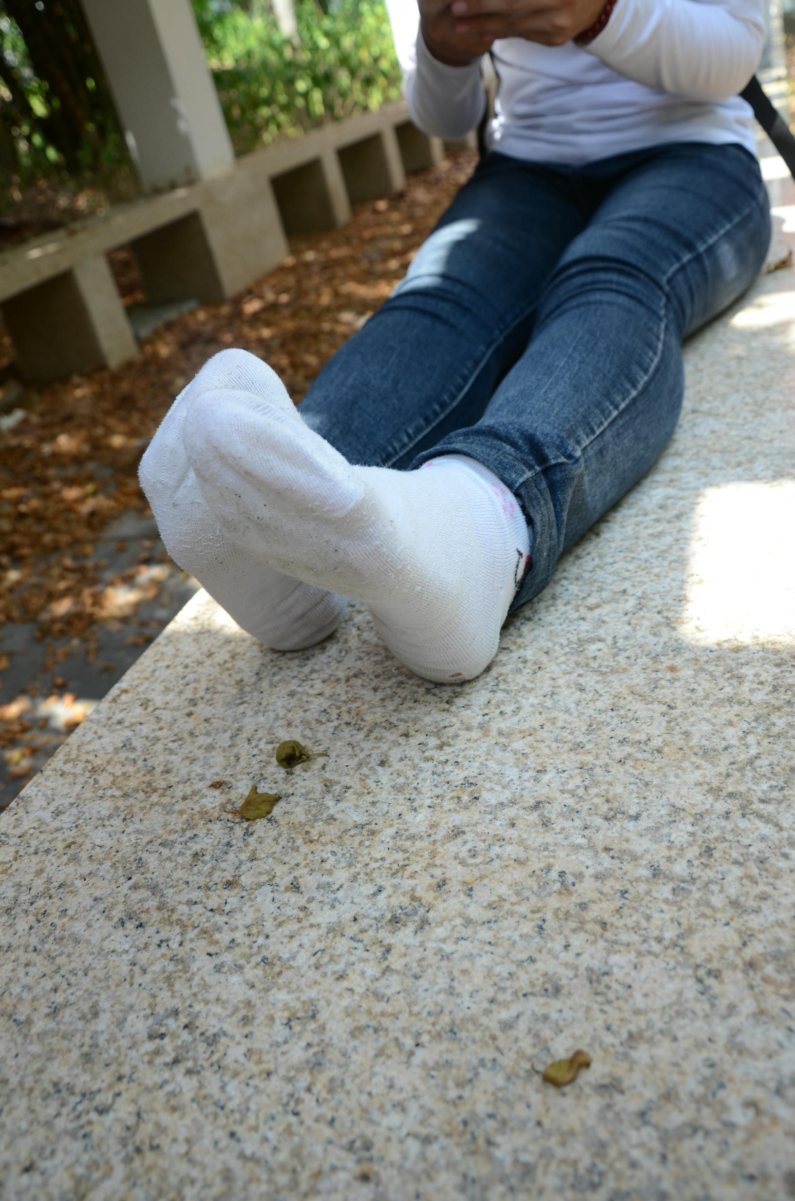 [战前女神] 恋足美腿棉袜女神级摄影套图 133 [41P+240M]_第1集