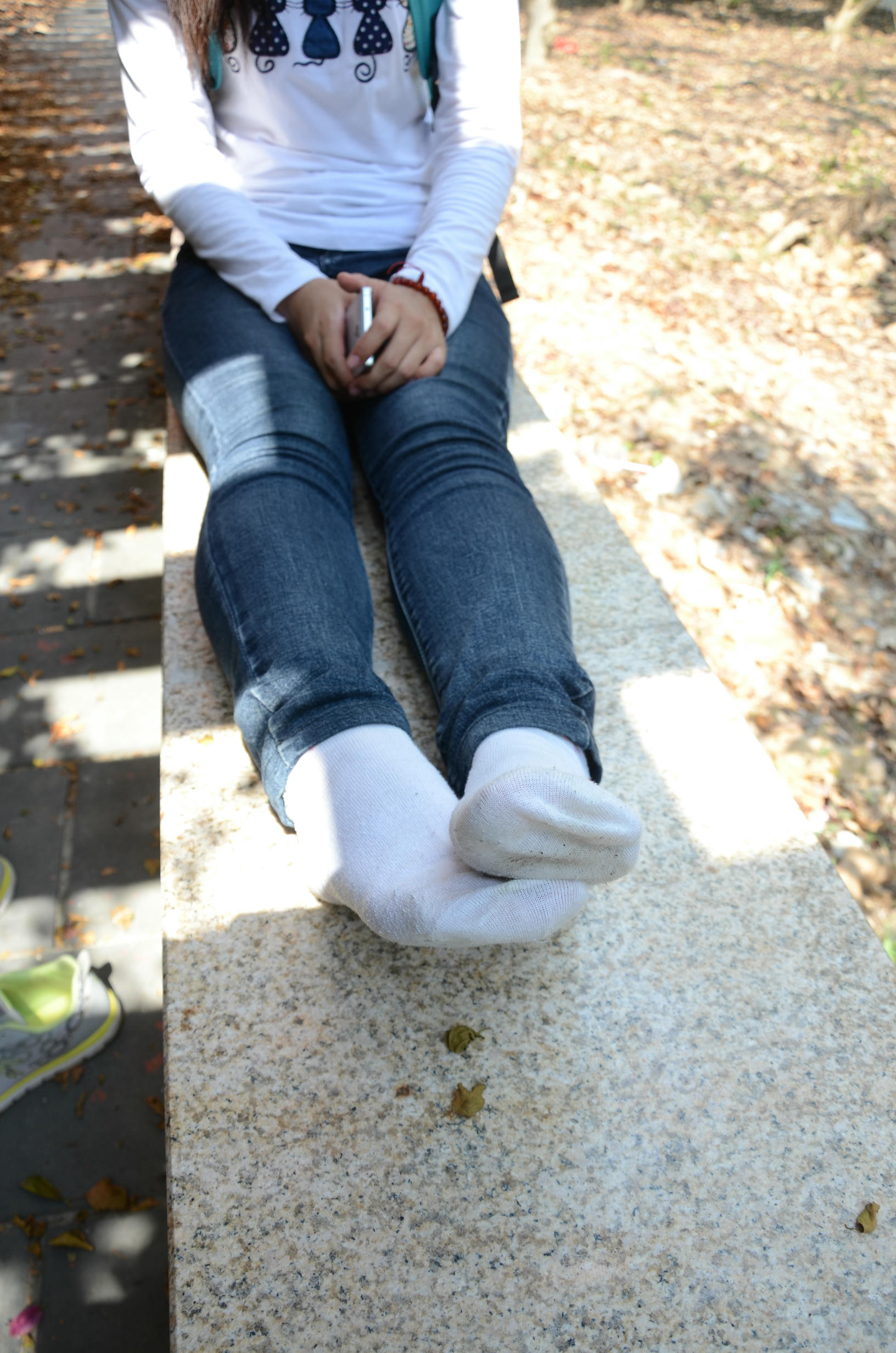 [战前女神] 恋足美腿棉袜女神级摄影套图 133 [41P+240M]_第1集