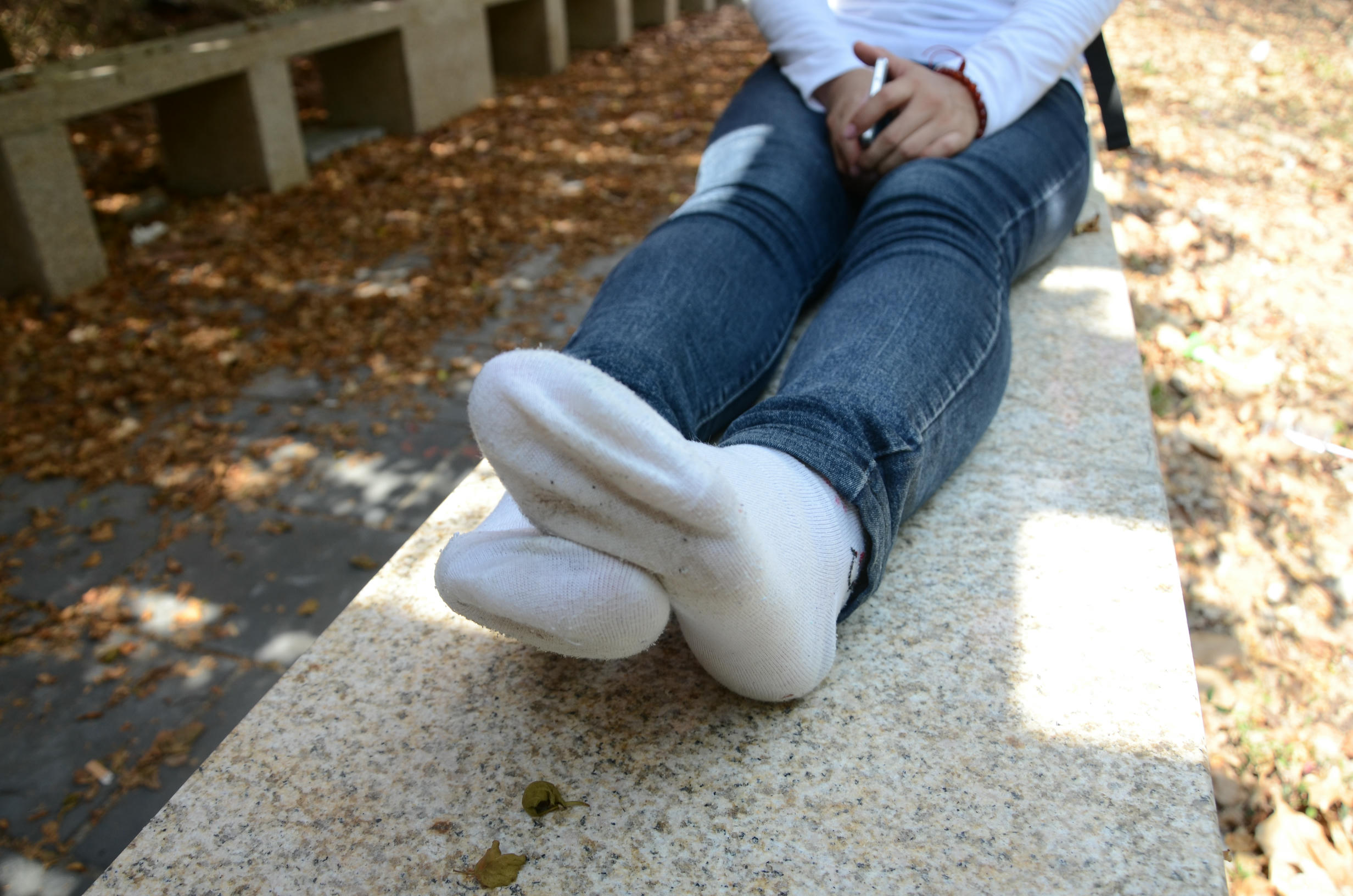 [战前女神] 恋足美腿棉袜女神级摄影套图 133 [41P+240M]_第1集