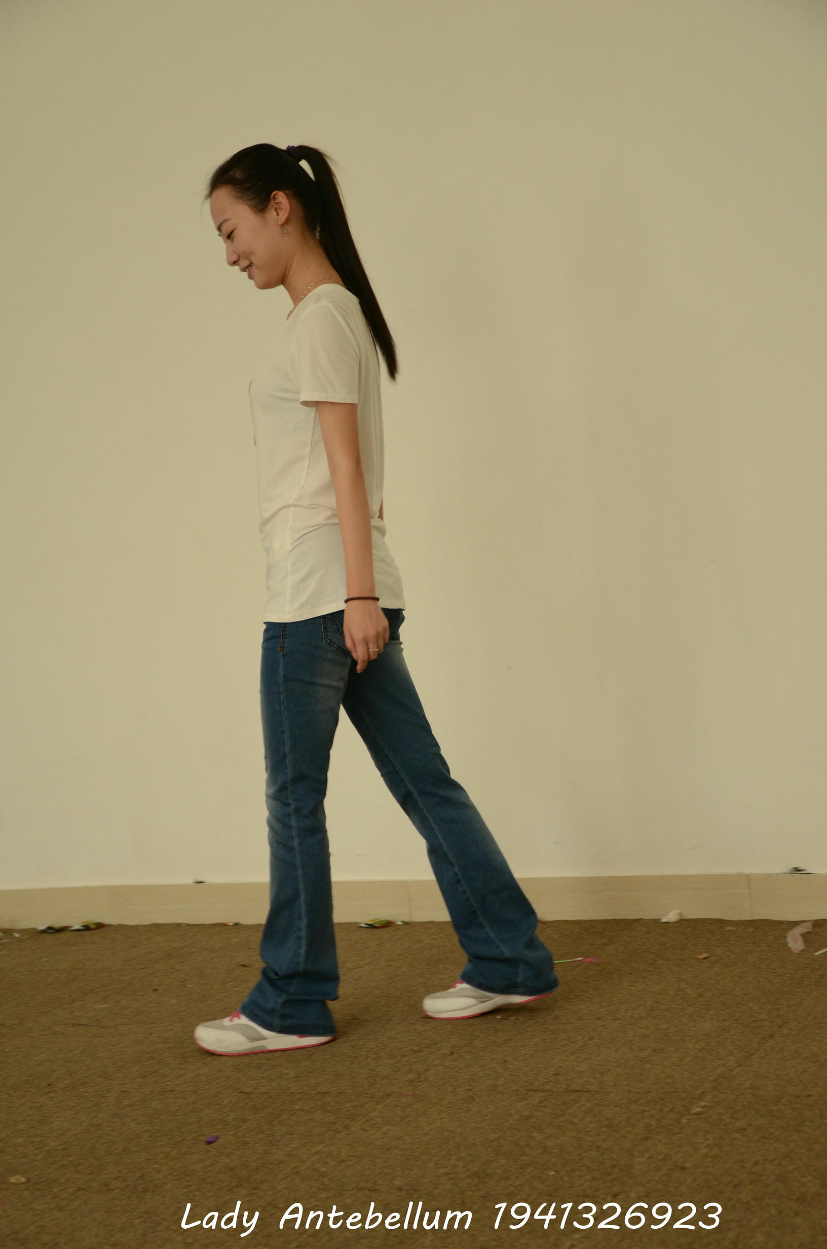 [战前女神] 恋足美腿棉袜女神级摄影套图 134 [221P+352M]_第1集