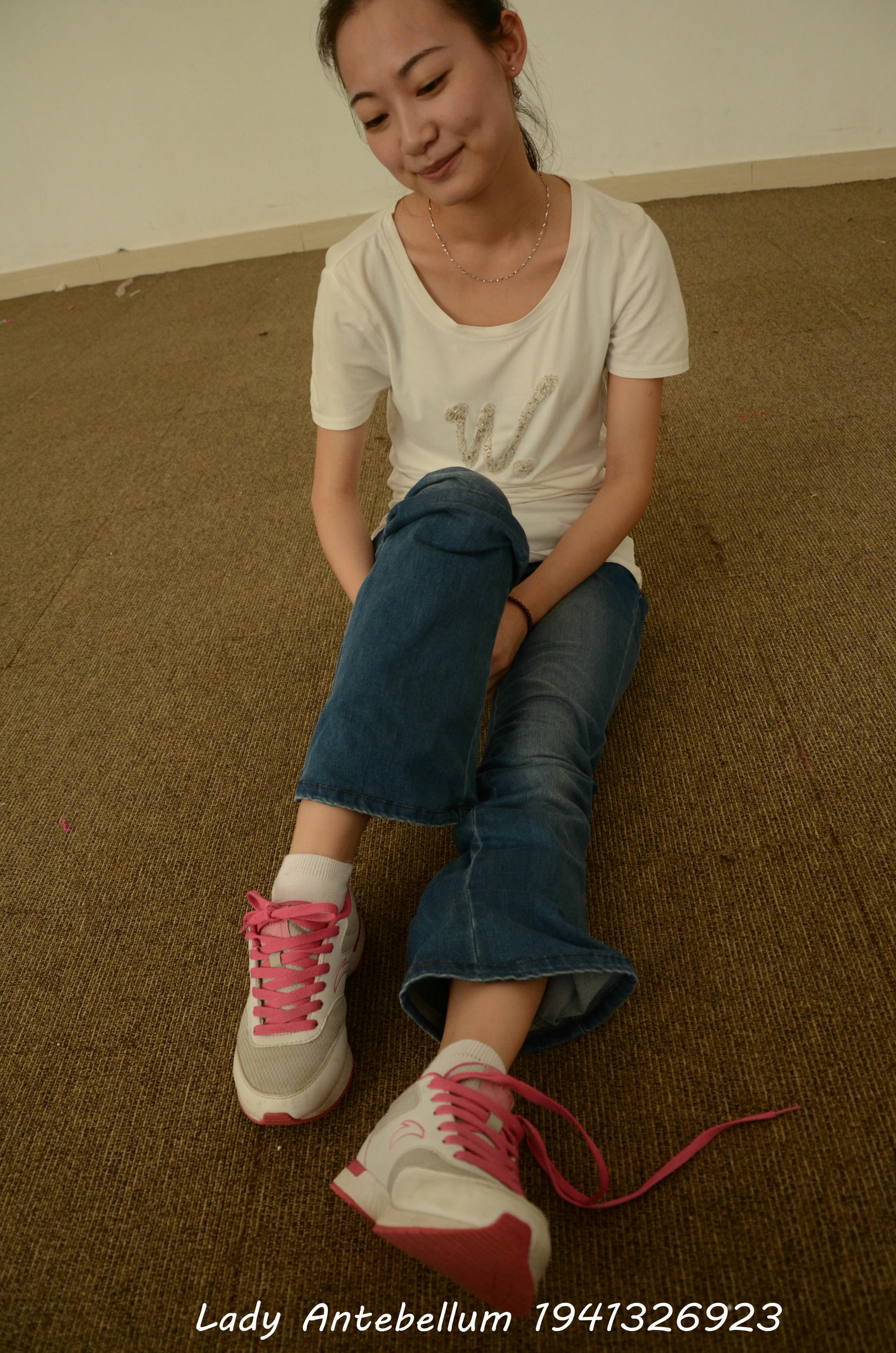 [战前女神] 恋足美腿棉袜女神级摄影套图 134 [221P+352M]_第1集