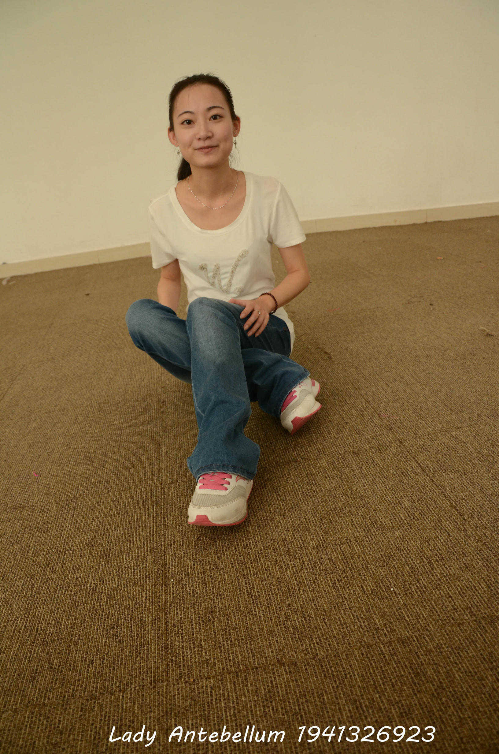 [战前女神] 恋足美腿棉袜女神级摄影套图 134 [221P+352M]_第1集