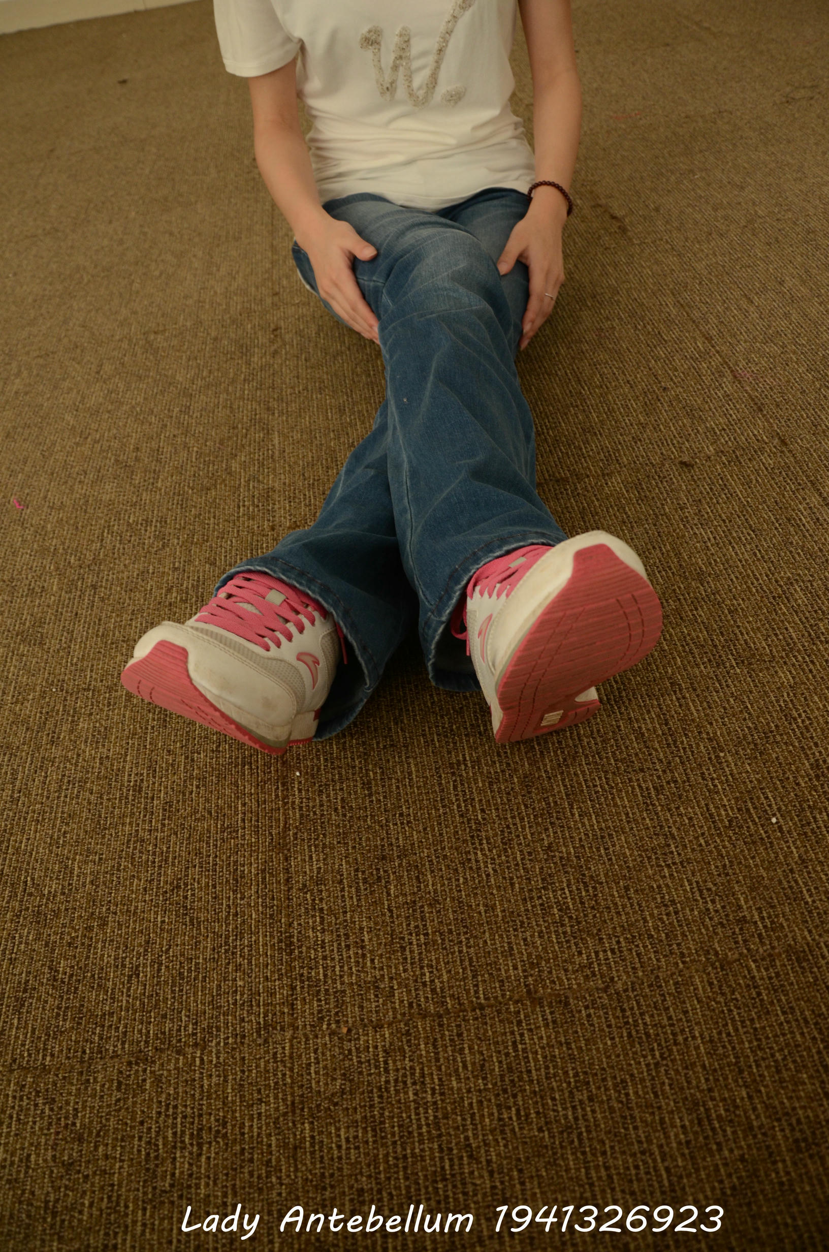 [战前女神] 恋足美腿棉袜女神级摄影套图 134 [221P+352M]_第1集