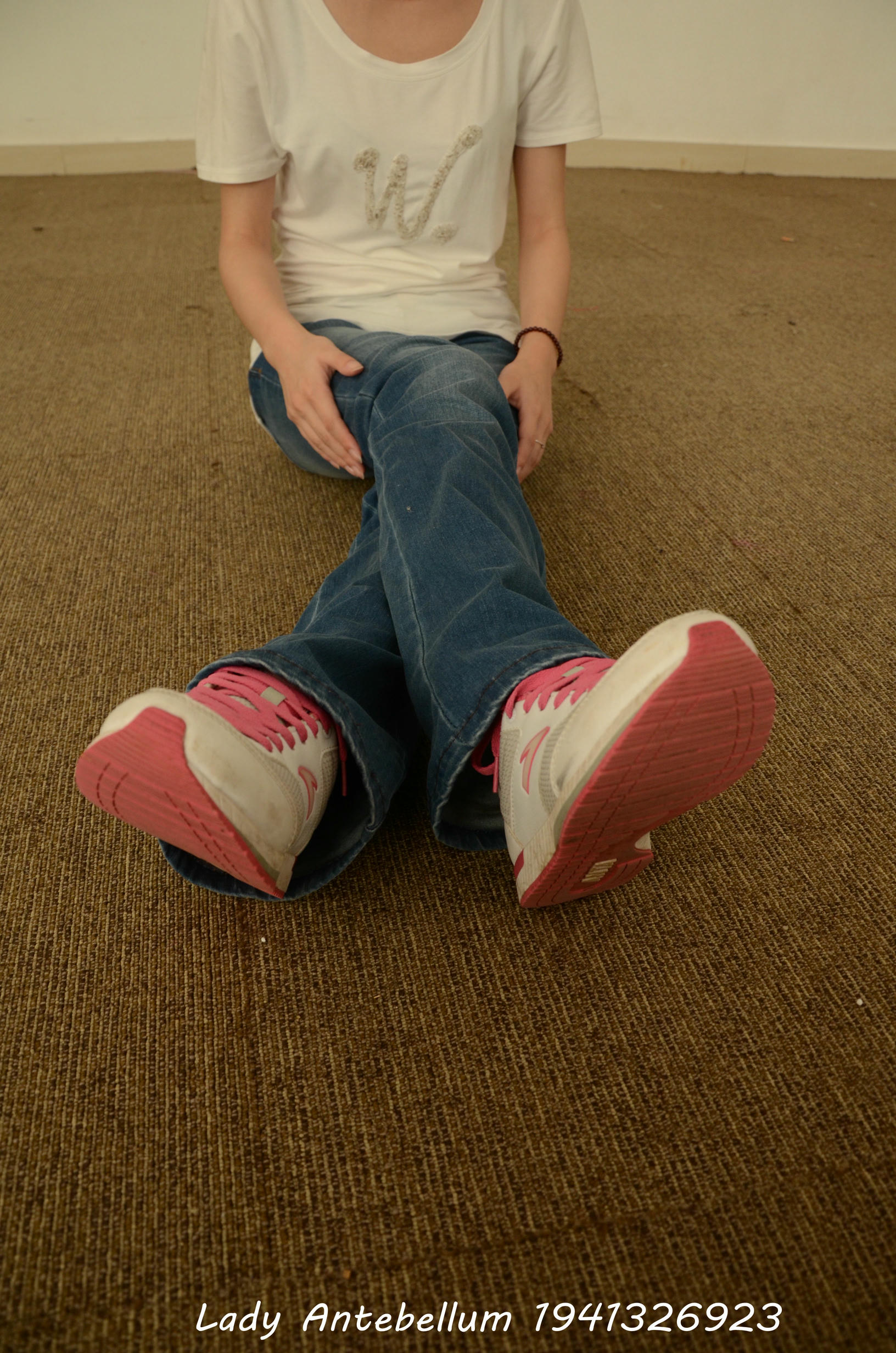 [战前女神] 恋足美腿棉袜女神级摄影套图 134 [221P+352M]_第1集