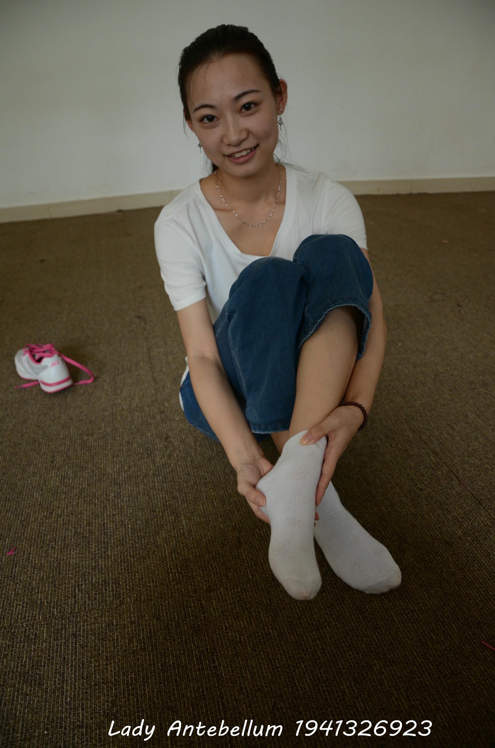 [战前女神] 恋足美腿棉袜女神级摄影套图 134 [221P+352M]_第5集