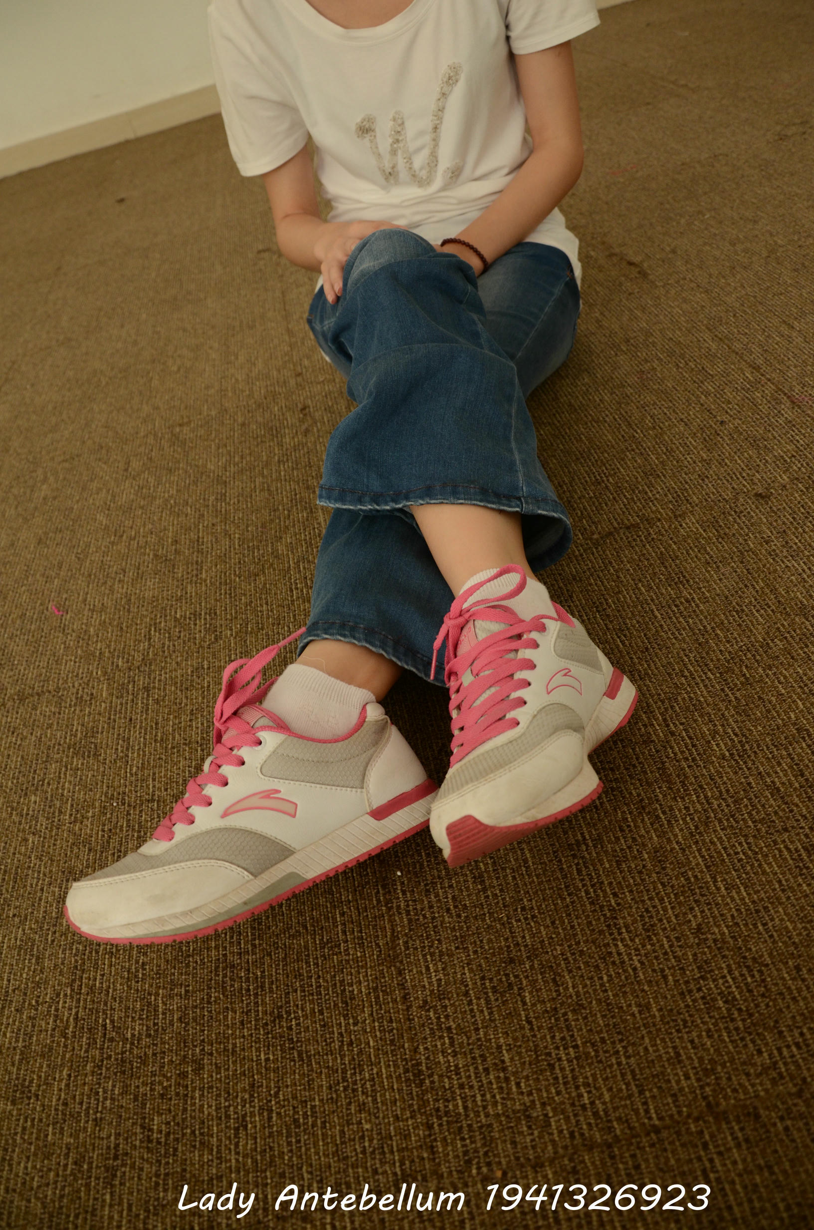 [战前女神] 恋足美腿棉袜女神级摄影套图 134 [221P+352M]_第1集