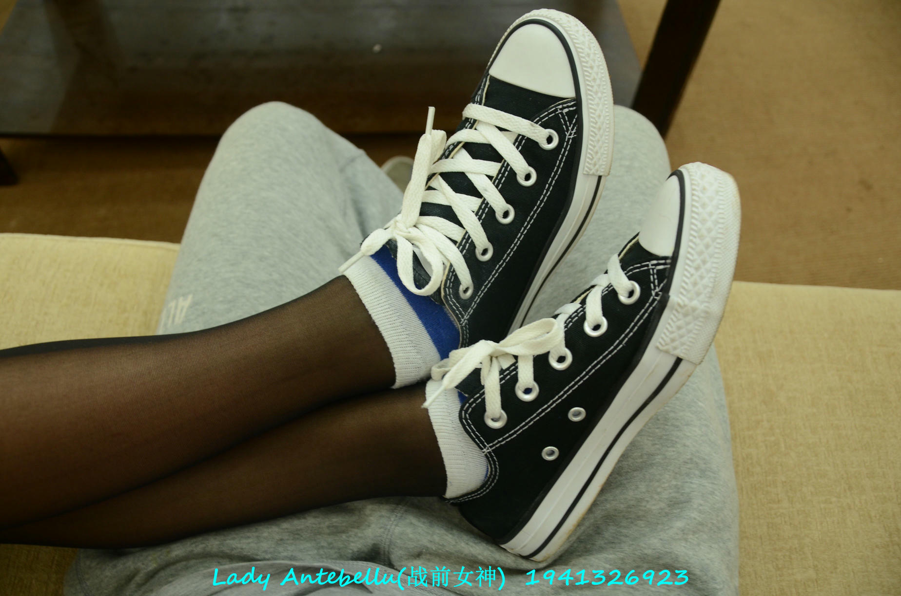 [战前女神] 恋足美腿棉袜女神级摄影套图 136 [289P+224M]_第2集