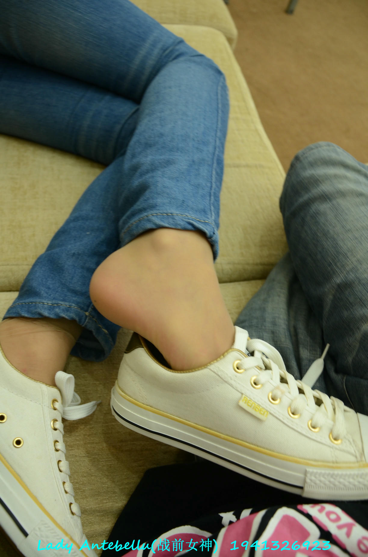 [战前女神] 恋足美腿棉袜女神级摄影套图 137 [130P+149M]_第2集