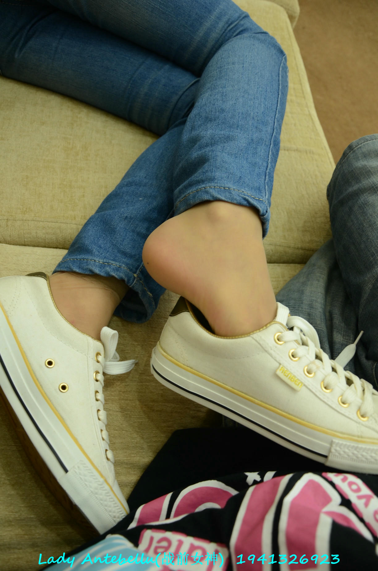 [战前女神] 恋足美腿棉袜女神级摄影套图 137 [130P+149M]_第2集