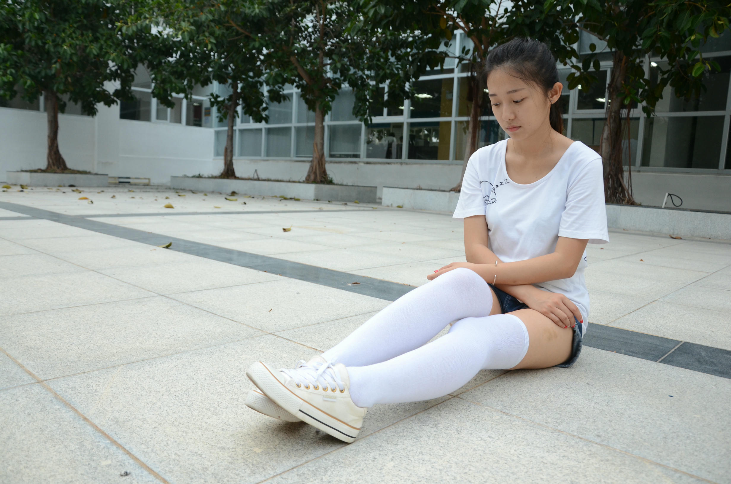 [战前女神] 恋足美腿棉袜女神级摄影套图 139 [122P+187M]_第2集