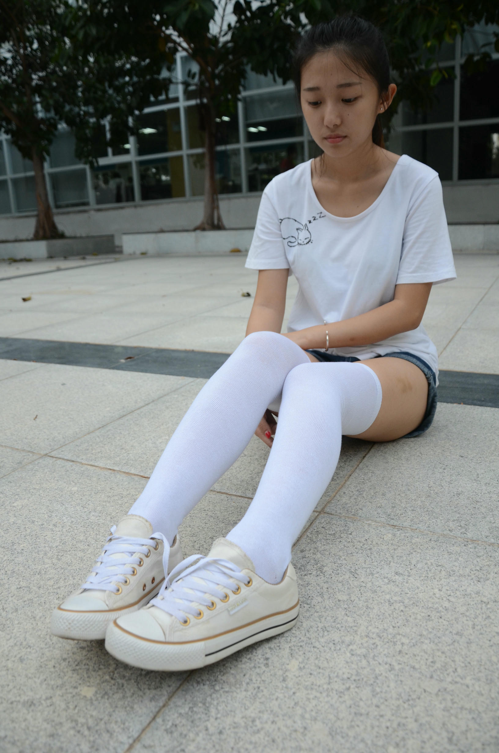 [战前女神] 恋足美腿棉袜女神级摄影套图 139 [122P+187M]_第2集