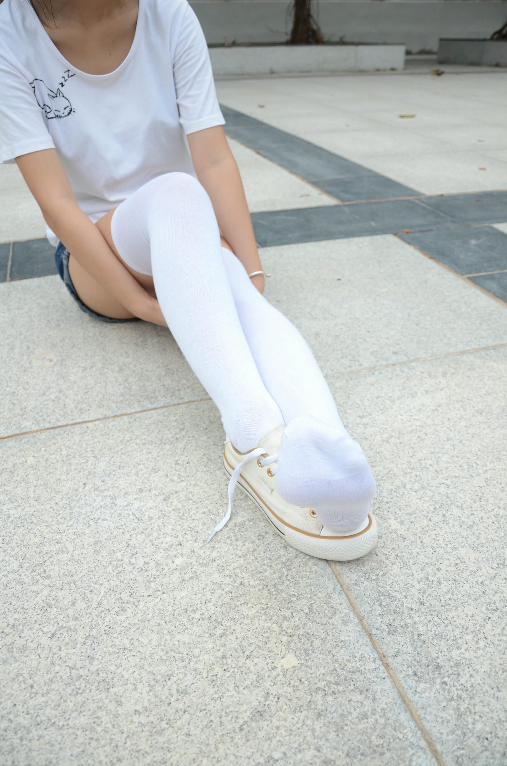 [战前女神] 恋足美腿棉袜女神级摄影套图 139 [122P+187M]_第2集