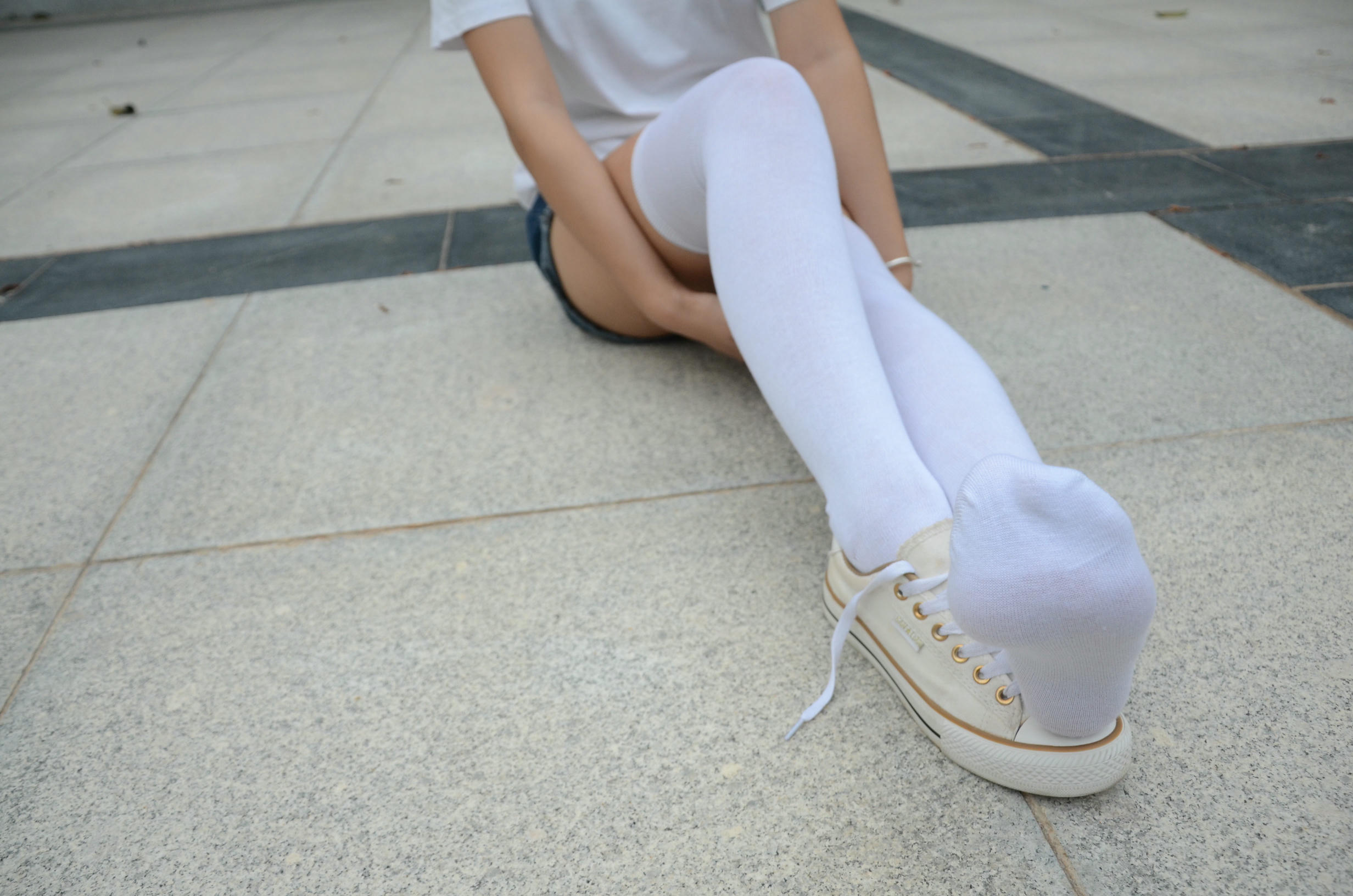 [战前女神] 恋足美腿棉袜女神级摄影套图 139 [122P+187M]_第3集