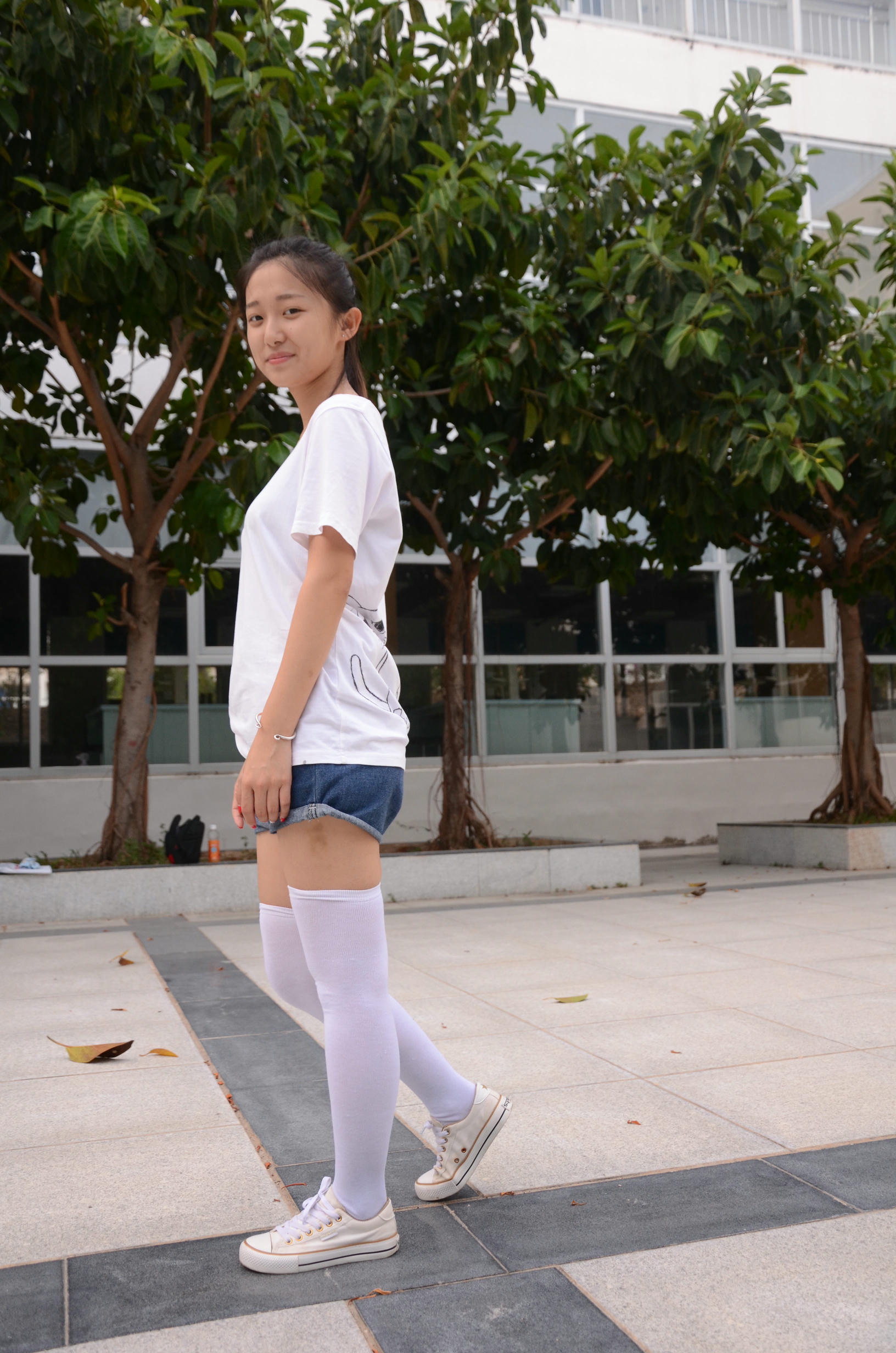 [战前女神] 恋足美腿棉袜女神级摄影套图 139 [122P+187M]_第1集