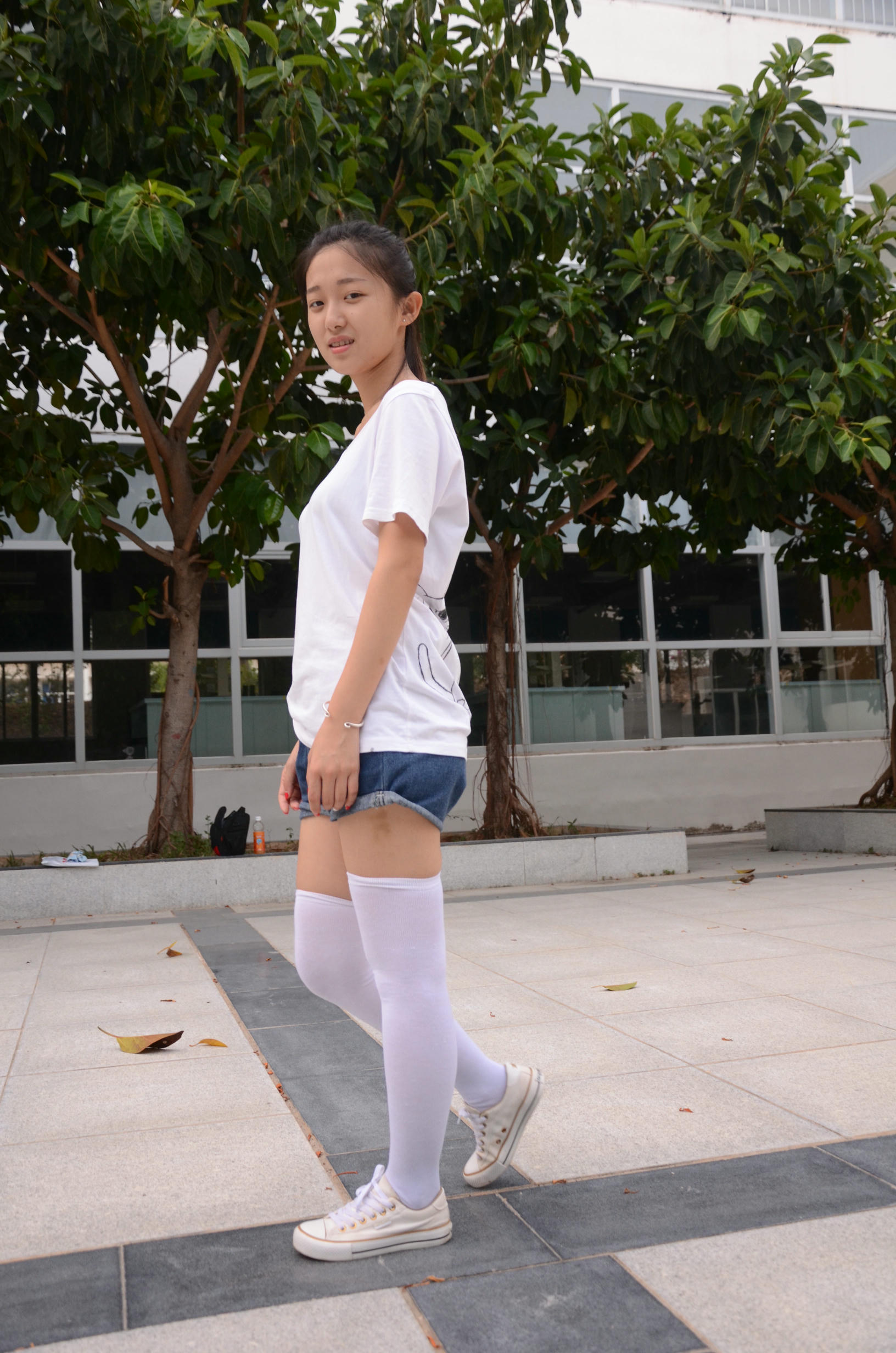 [战前女神] 恋足美腿棉袜女神级摄影套图 139 [122P+187M]_第1集