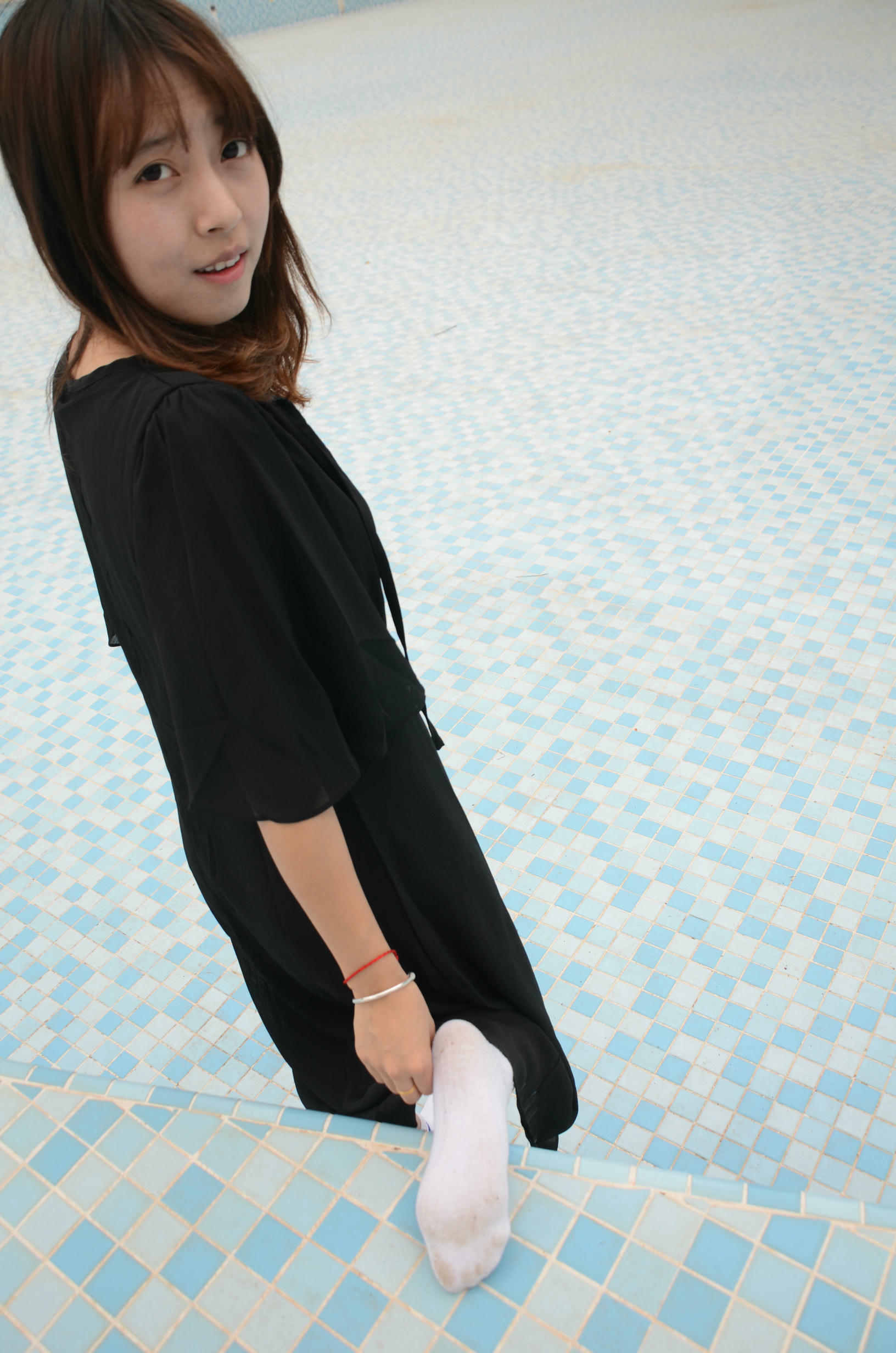 [战前女神] 恋足美腿棉袜女神级摄影套图 140 [127P+138M]_第6集