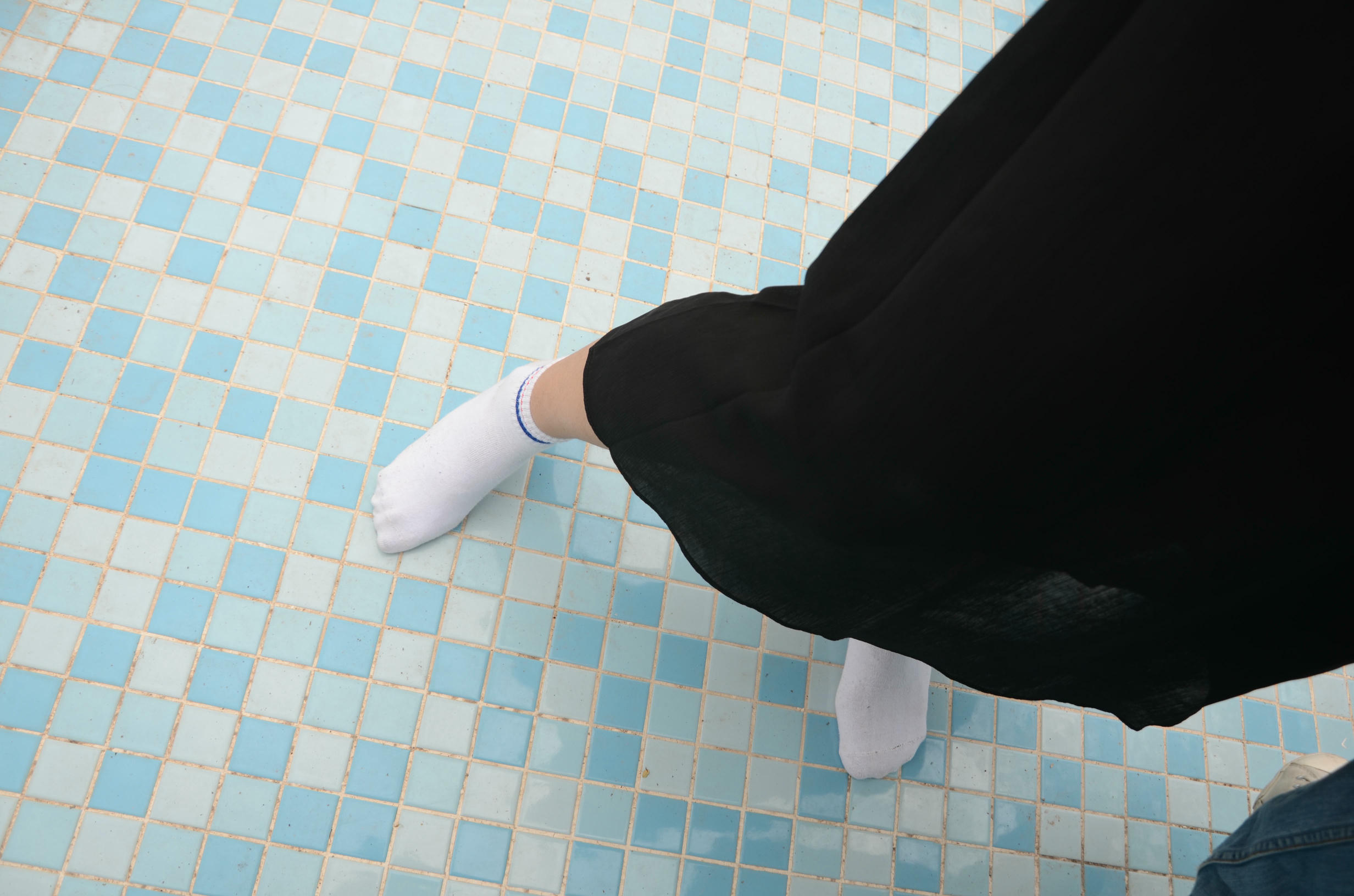 [战前女神] 恋足美腿棉袜女神级摄影套图 140 [127P+138M]_第7集