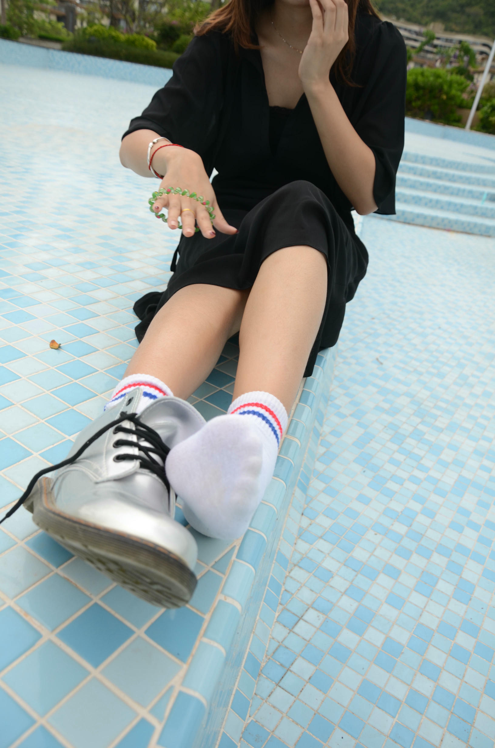 [战前女神] 恋足美腿棉袜女神级摄影套图 140 [127P+138M]_第3集