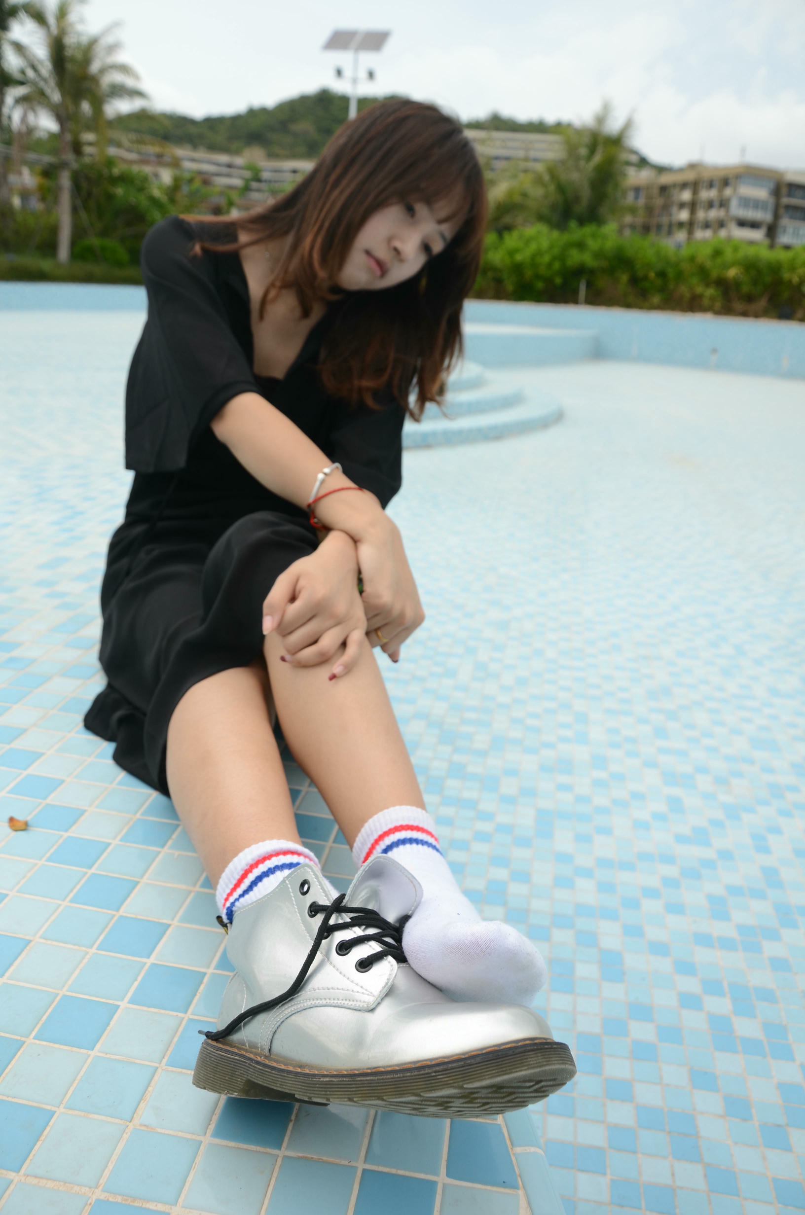 [战前女神] 恋足美腿棉袜女神级摄影套图 140 [127P+138M]_第3集