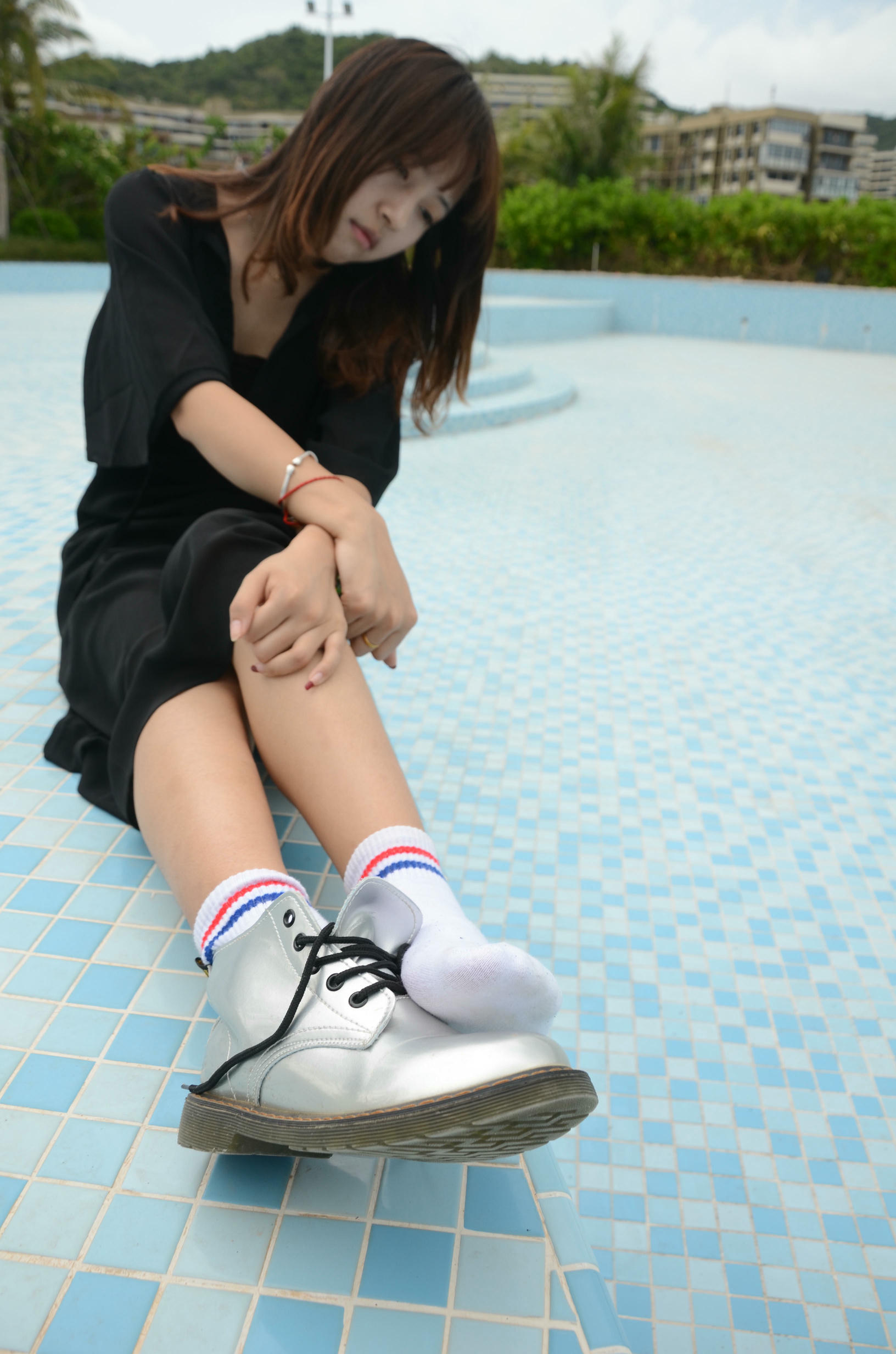 [战前女神] 恋足美腿棉袜女神级摄影套图 140 [127P+138M]_第3集