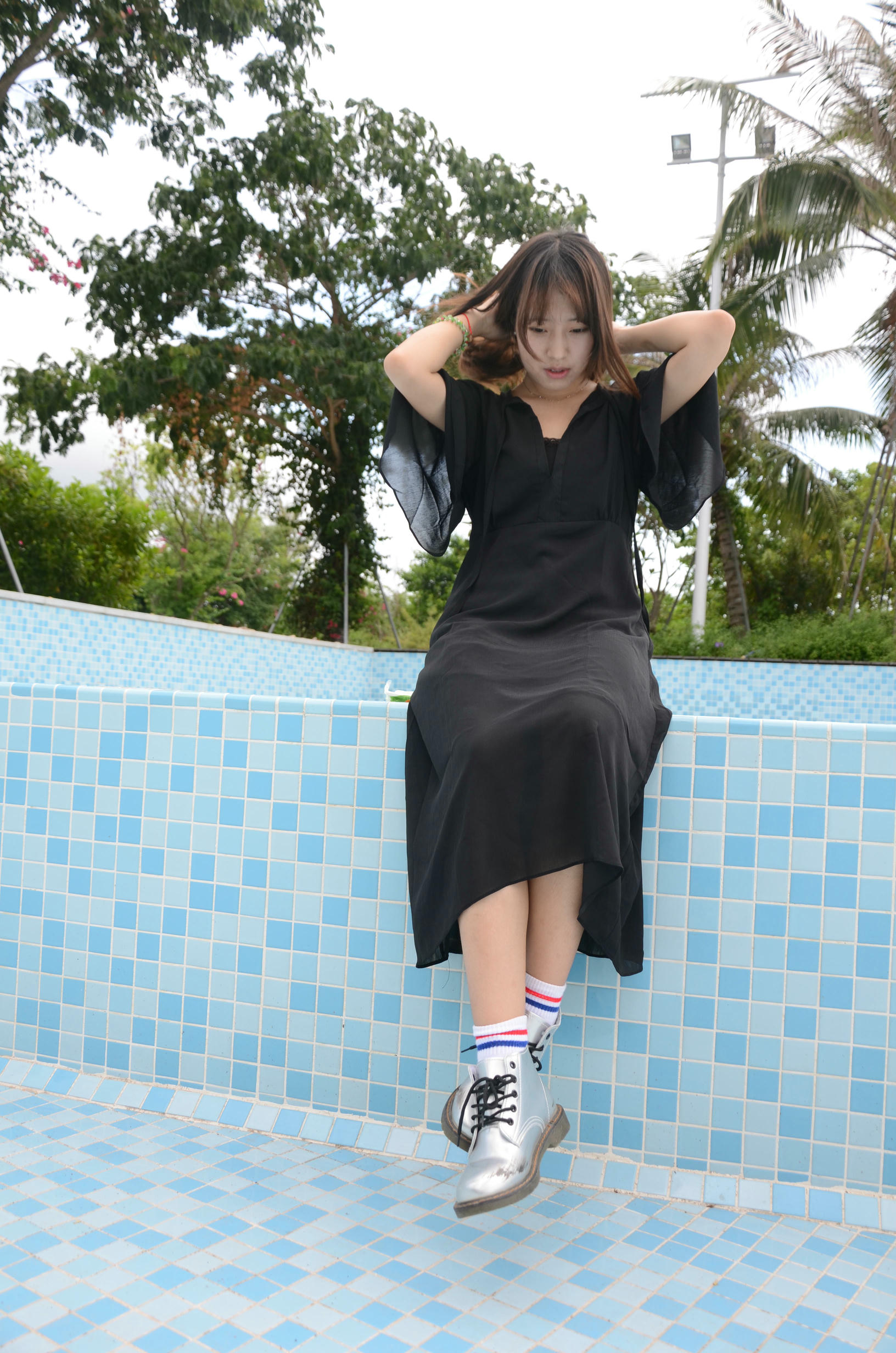 [战前女神] 恋足美腿棉袜女神级摄影套图 140 [127P+138M]_第1集