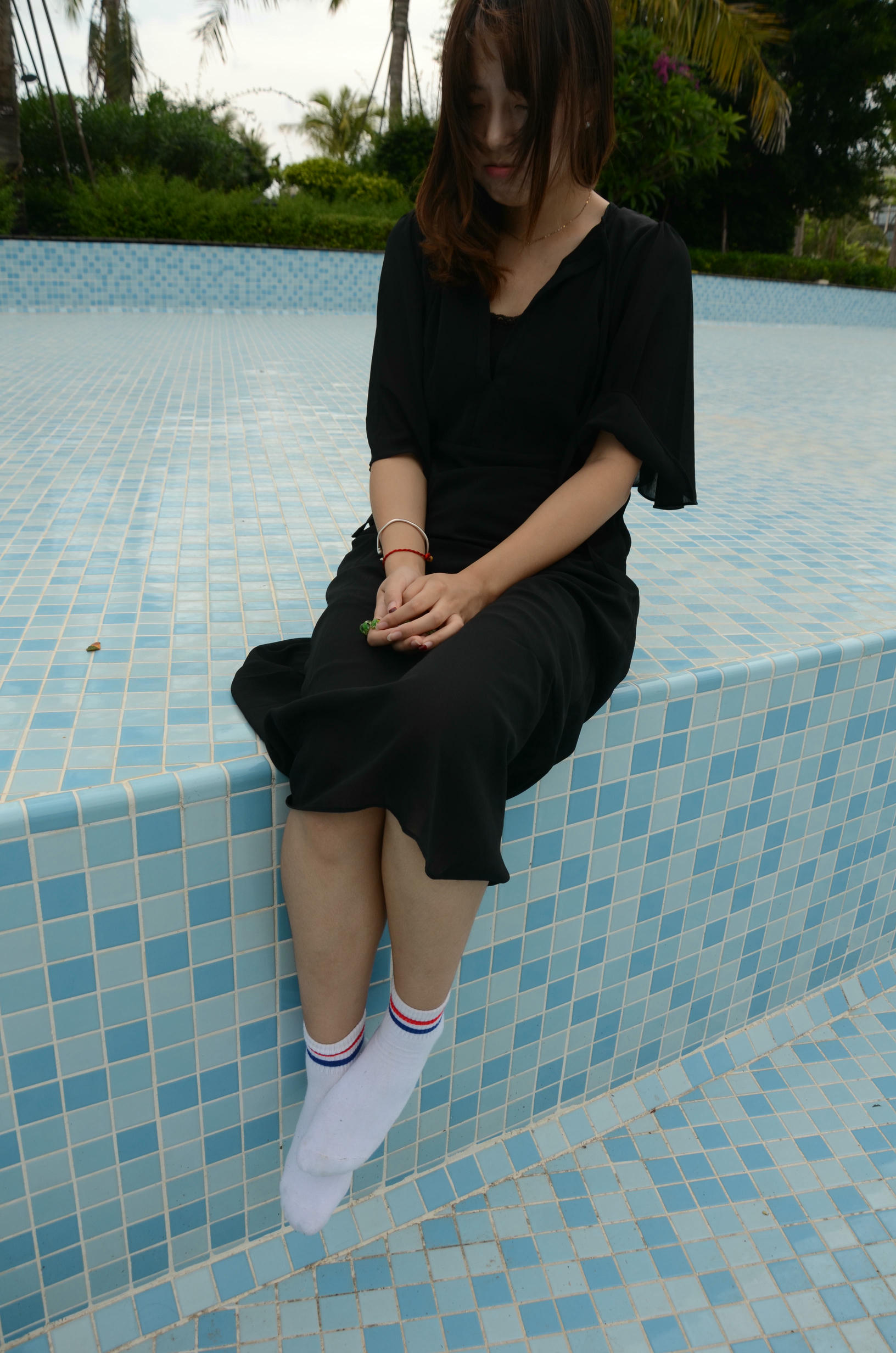 [战前女神] 恋足美腿棉袜女神级摄影套图 140 [127P+138M]_第3集