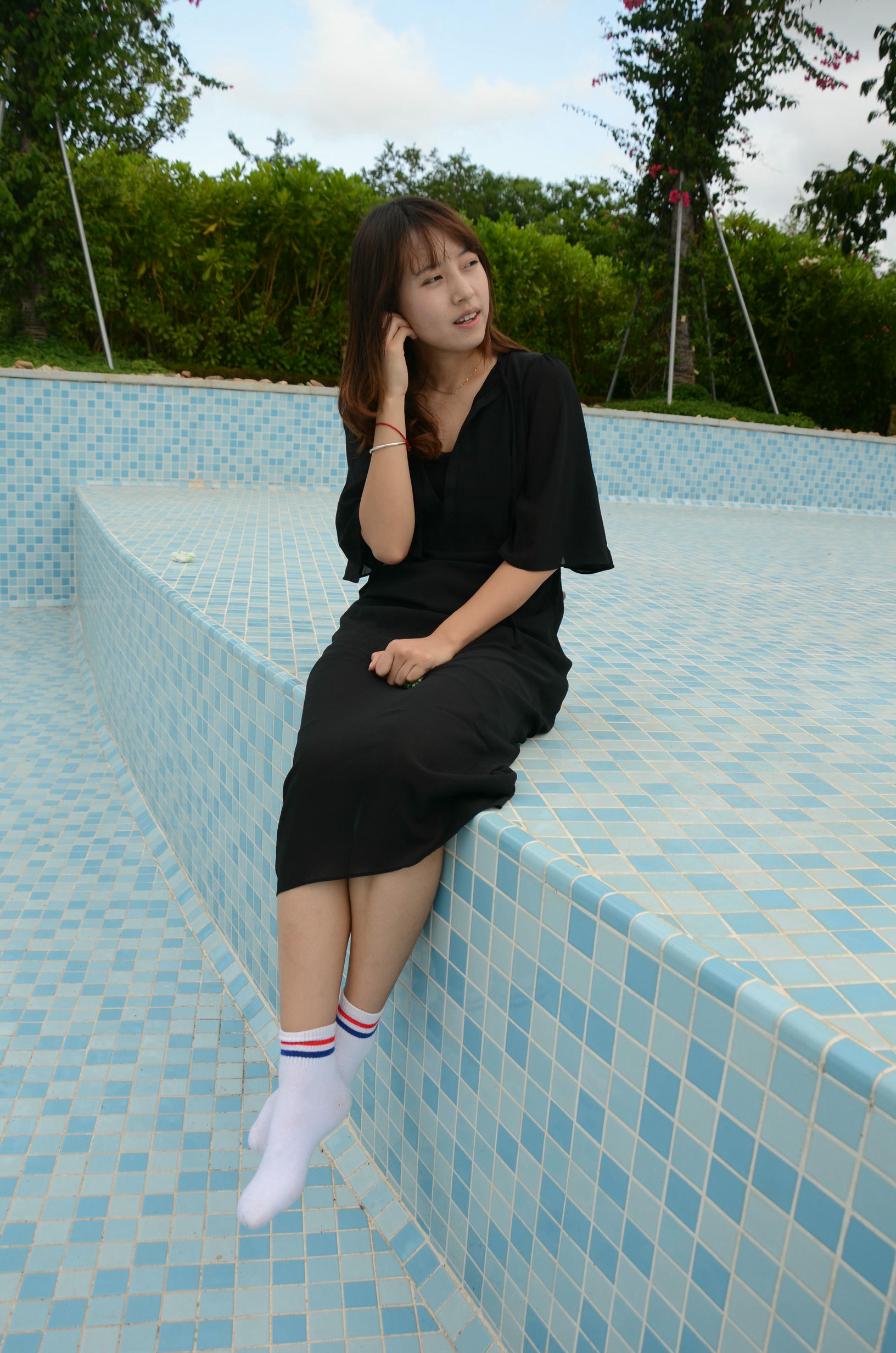 [战前女神] 恋足美腿棉袜女神级摄影套图 140 [127P+138M]_第4集