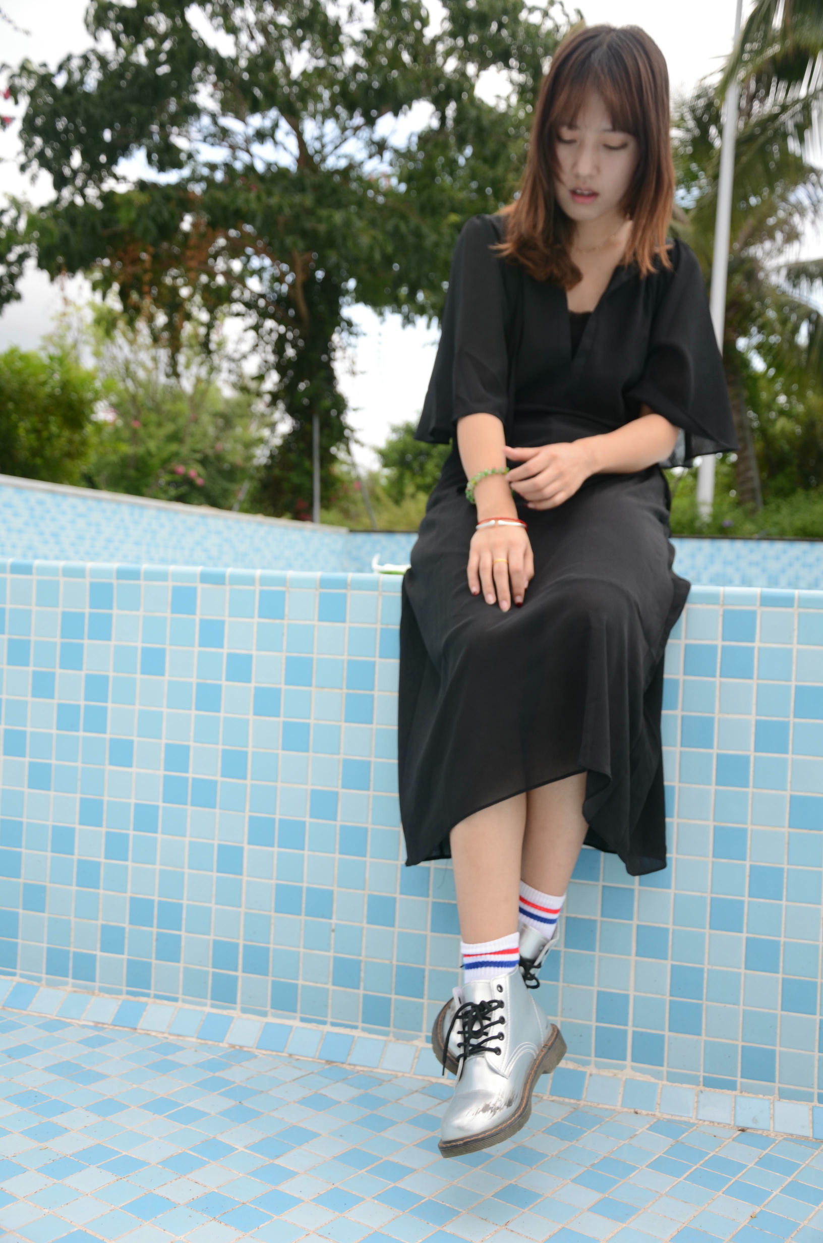 [战前女神] 恋足美腿棉袜女神级摄影套图 140 [127P+138M]_第1集