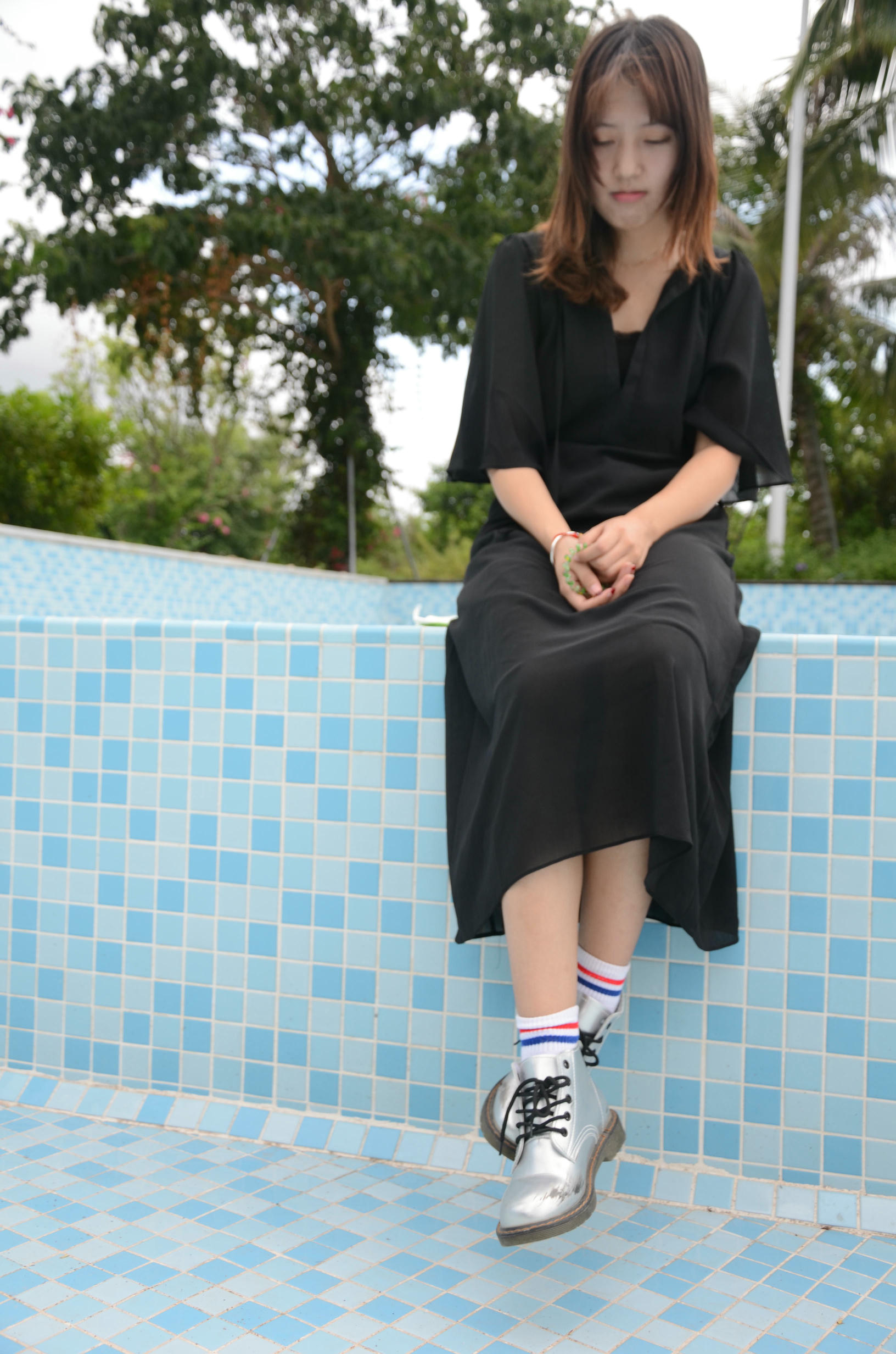 [战前女神] 恋足美腿棉袜女神级摄影套图 140 [127P+138M]_第1集