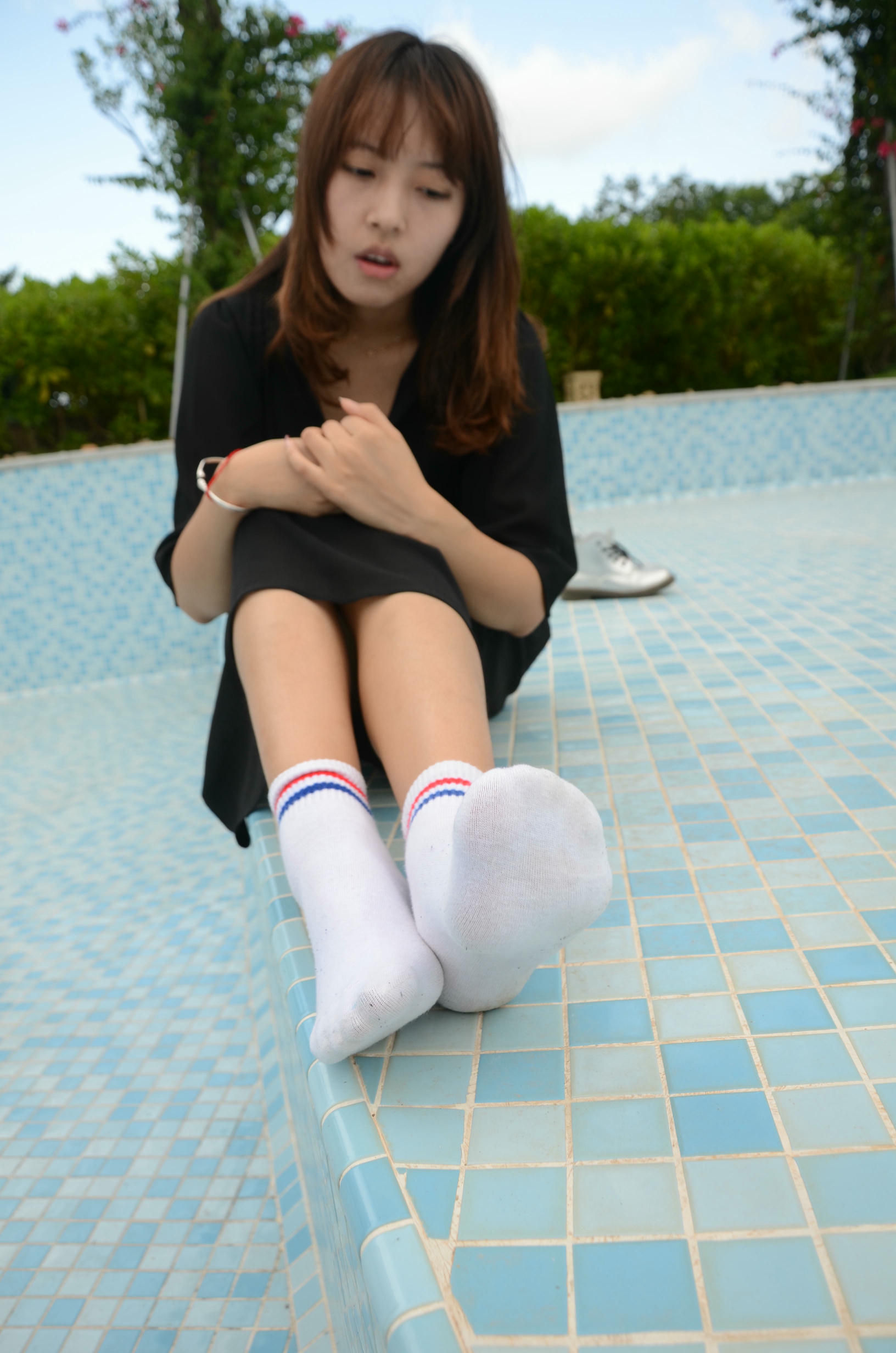 [战前女神] 恋足美腿棉袜女神级摄影套图 140 [127P+138M]_第4集