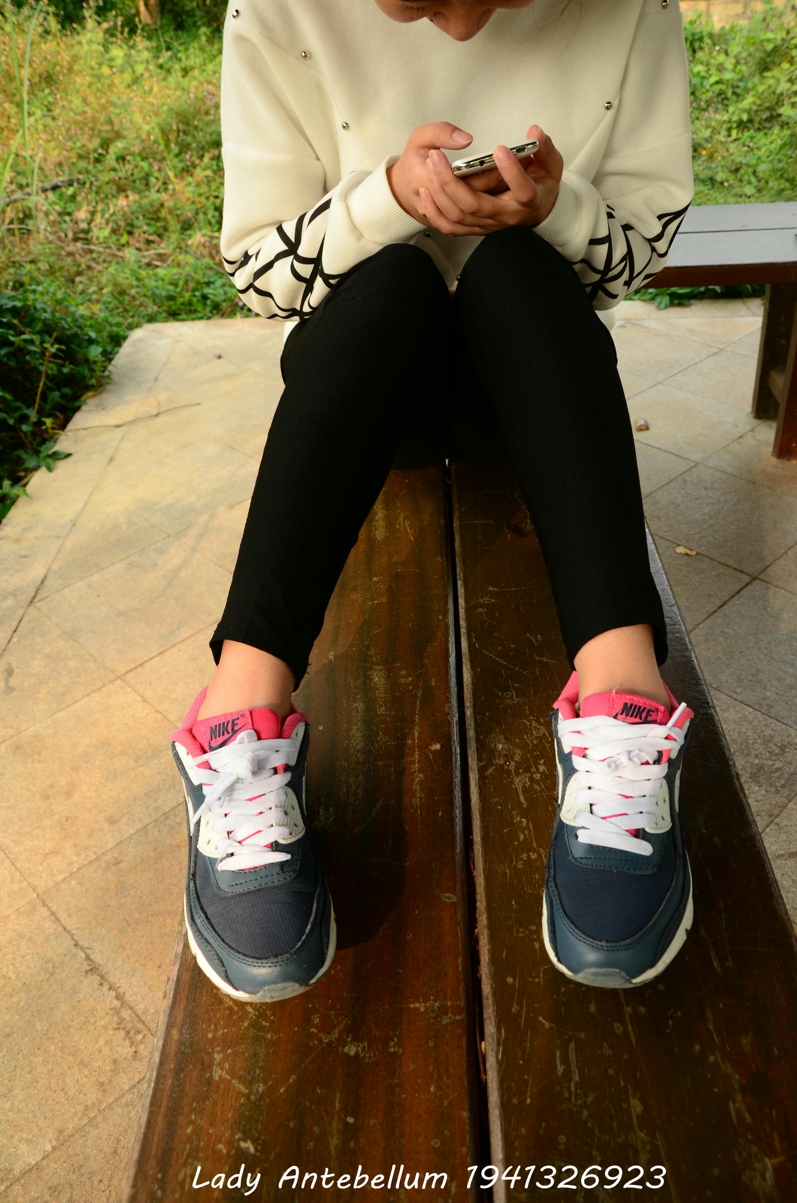 [战前女神] 恋足美腿棉袜女神级摄影套图 014 [80P-125MB]_第1集