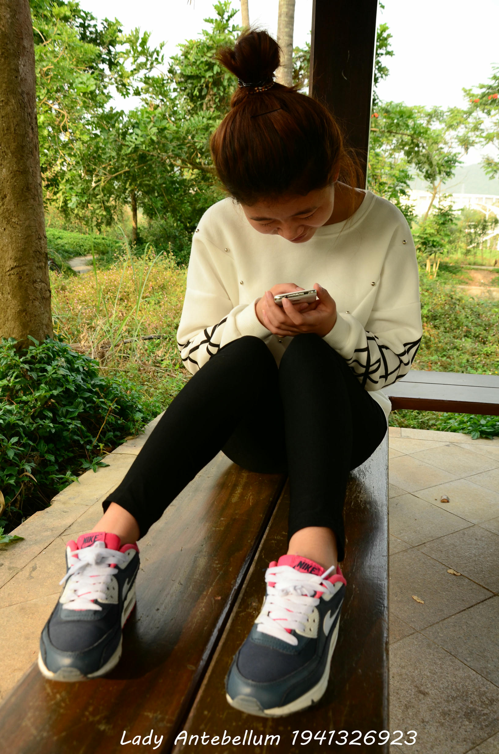 [战前女神] 恋足美腿棉袜女神级摄影套图 014 [80P-125MB]_第1集